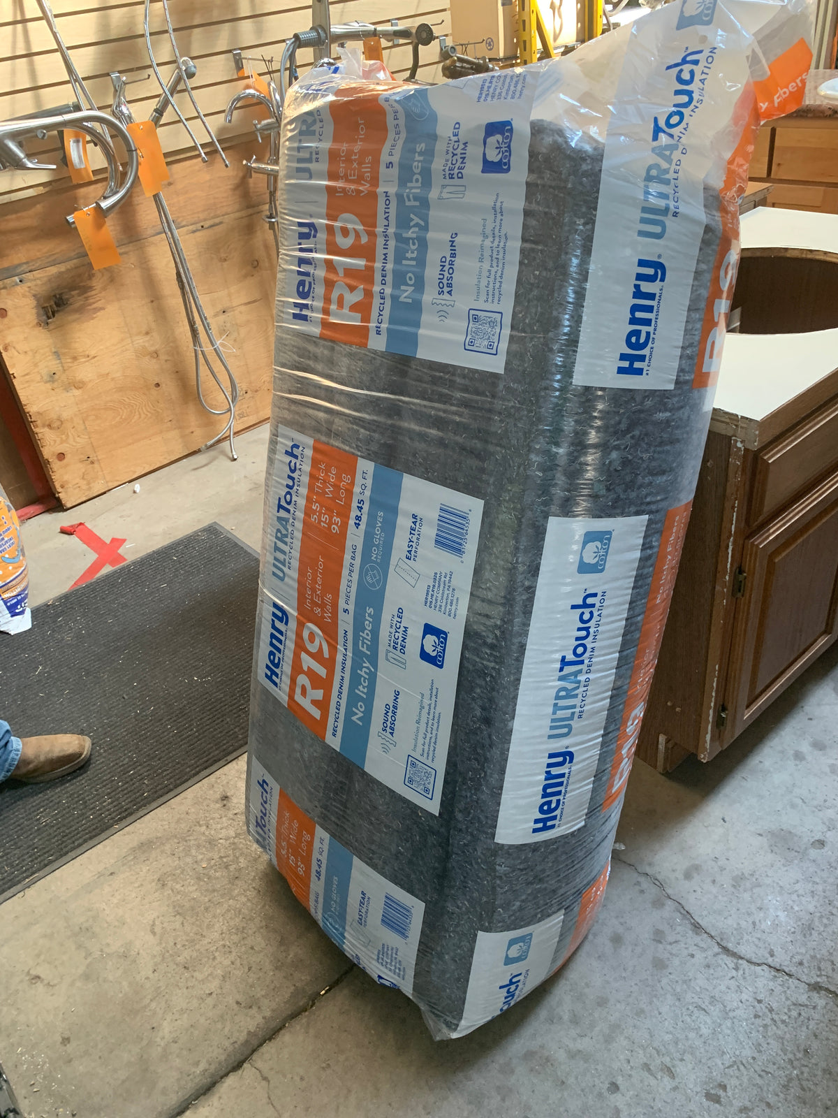 R19 Henry UltraTouch Recycled Denim Insulation, 15in x 93in Batts ID #D922.02
