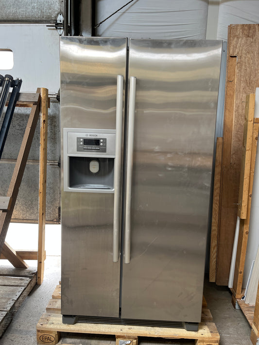 Bosch Side-by-Side Refrigerator/Freezer – Stainless Steel [813.01]