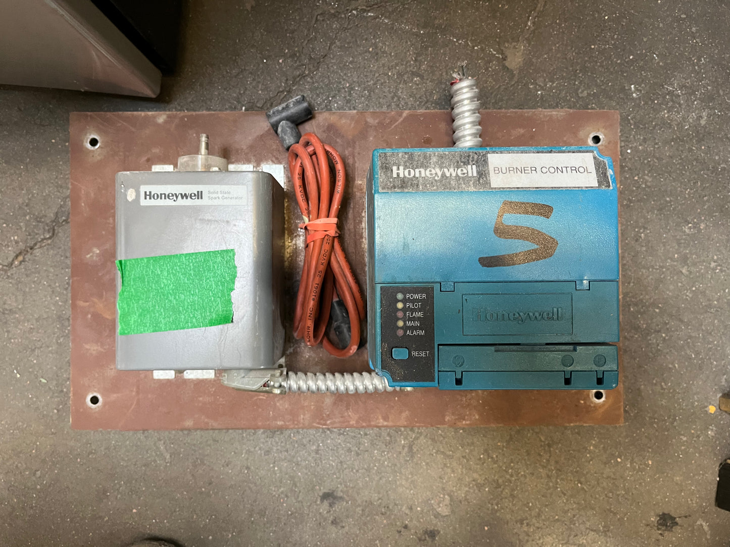 Honeywell Burner Control Unit + Amplifier + Spark Generator [813.06]