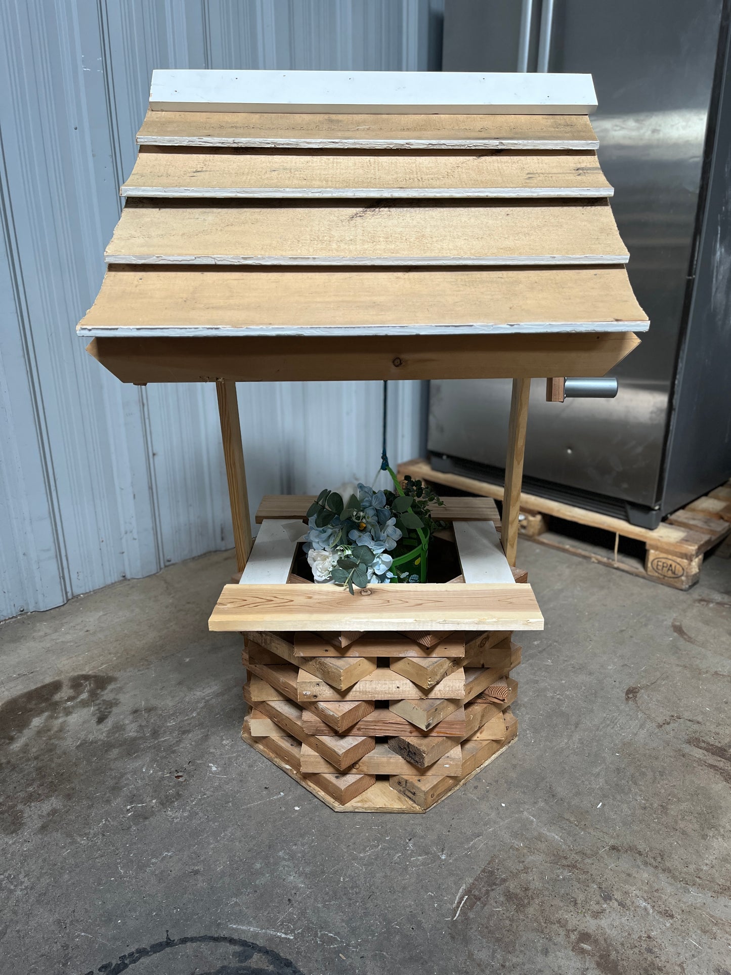 Handmade Wishing Well Planter made from Reclaimed Wood – Paintable Garden Decor