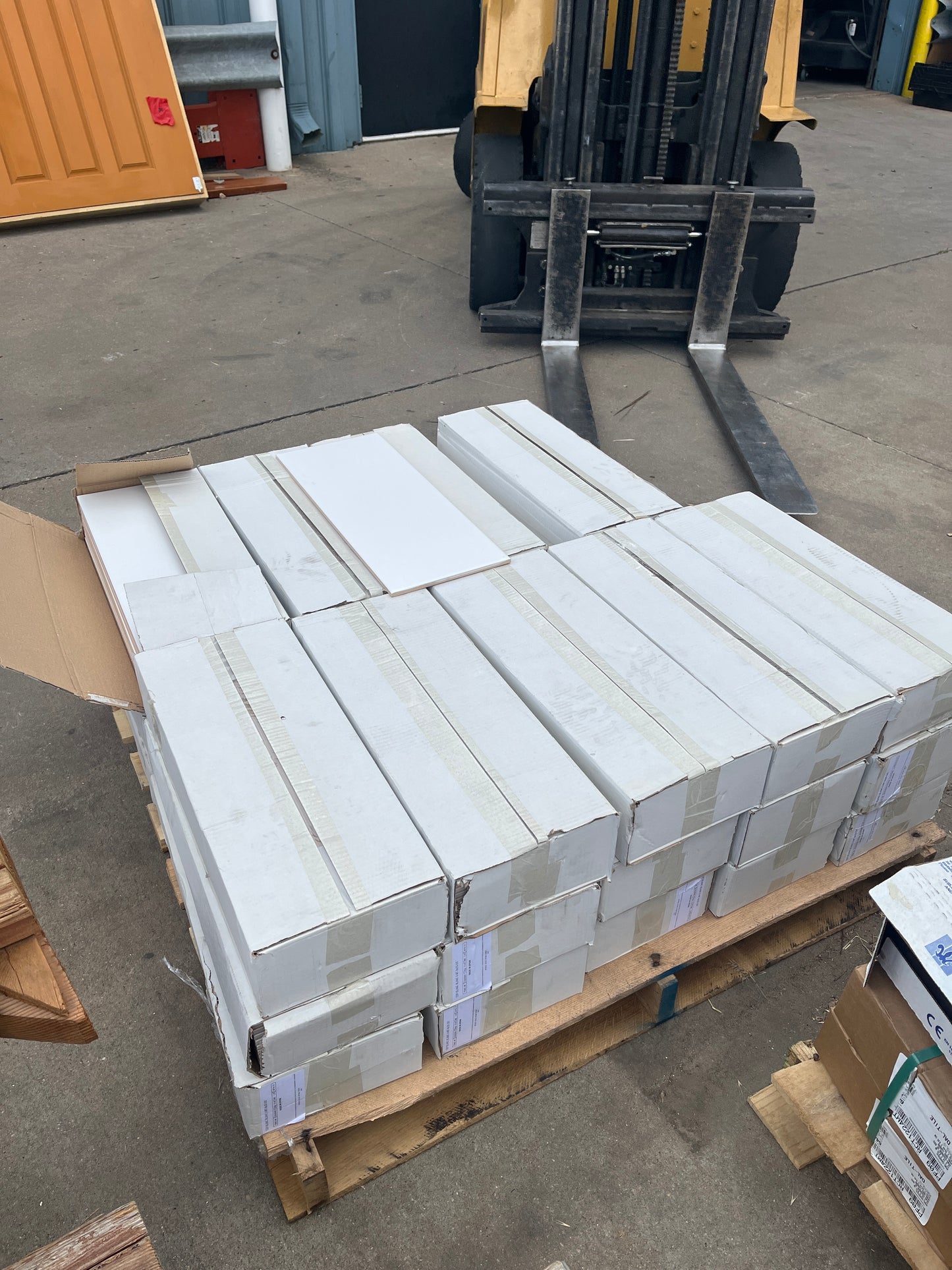 Porcelain Tile, 8x20in, Matte White, 342 sqft