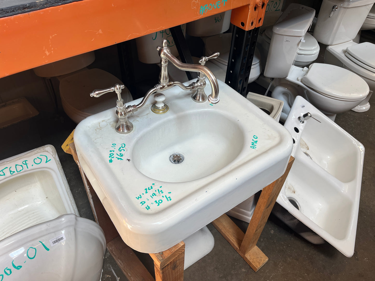 24x19 AMCO Cast Iron Pedestal Bathroom Sink, White [#205.10]