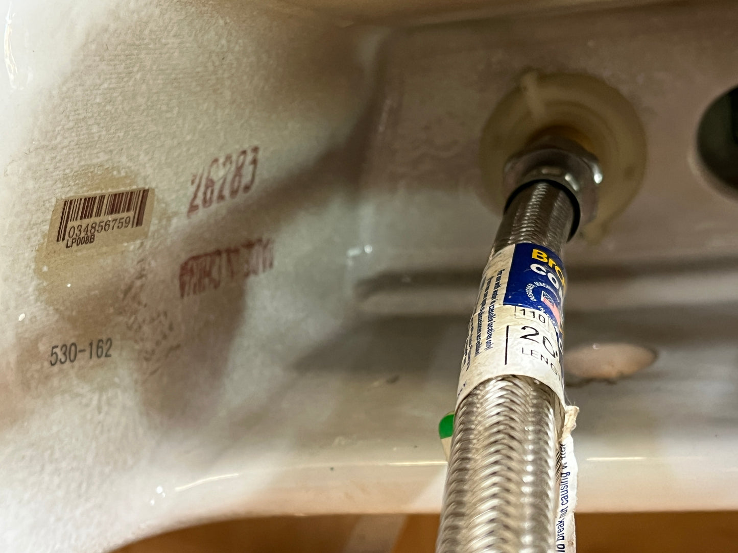 Glacier Bay Wall-Mount Sink with Faucet [913.12]