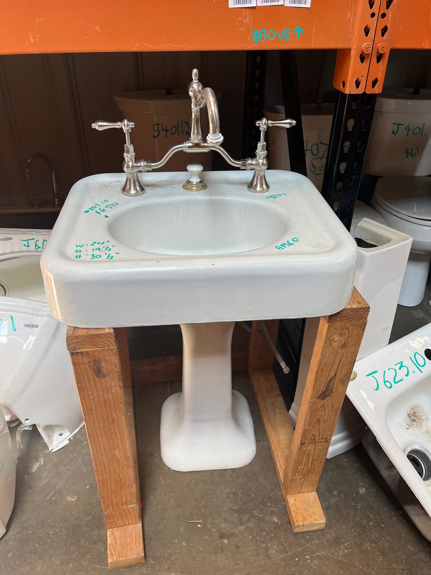 24x19 AMCO Cast Iron Pedestal Bathroom Sink, White [#205.10]