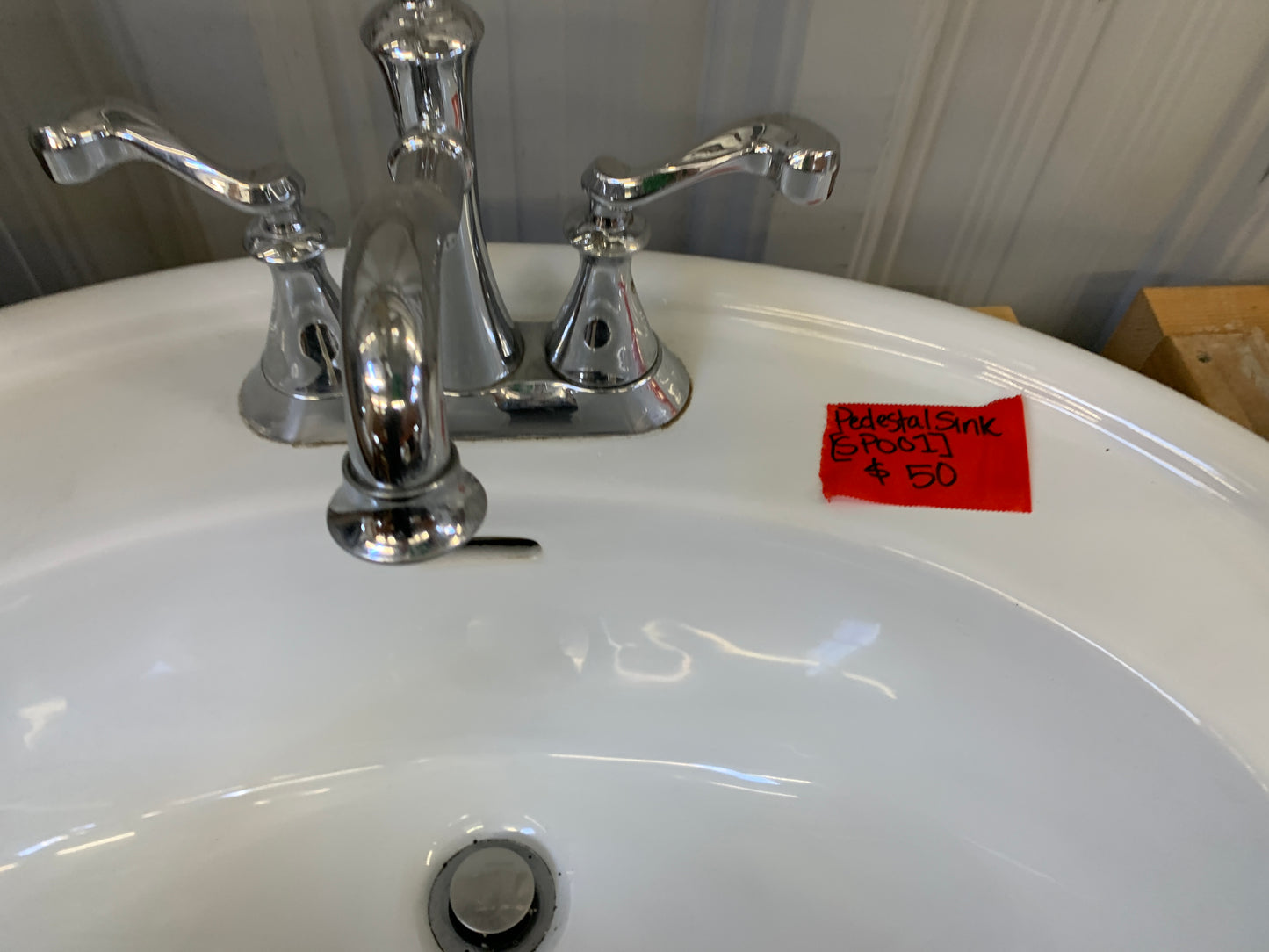 Pedestal Sink [919.03]
