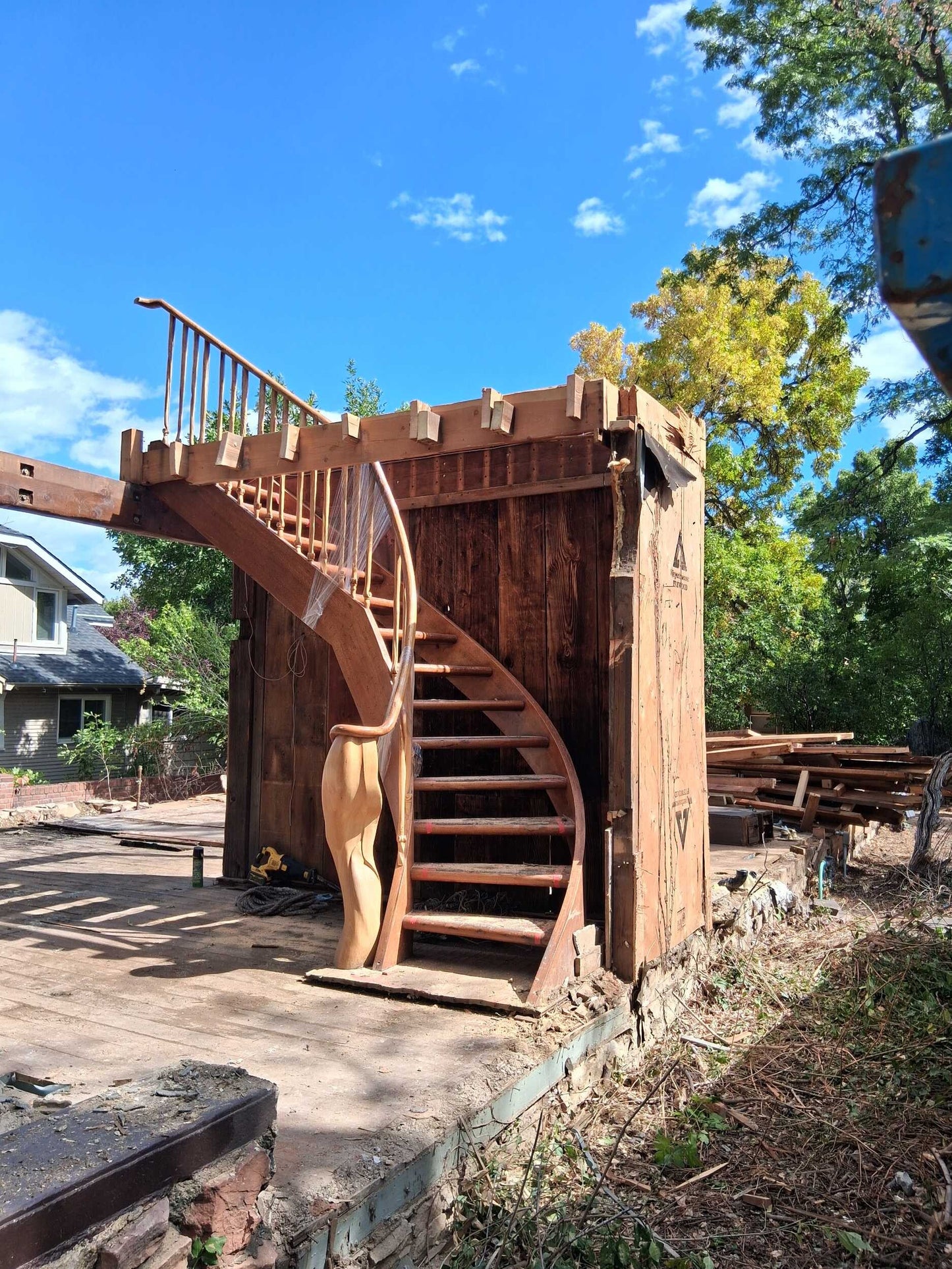 Curved Oak Staircase With Handrails And Spindles [#113.99]