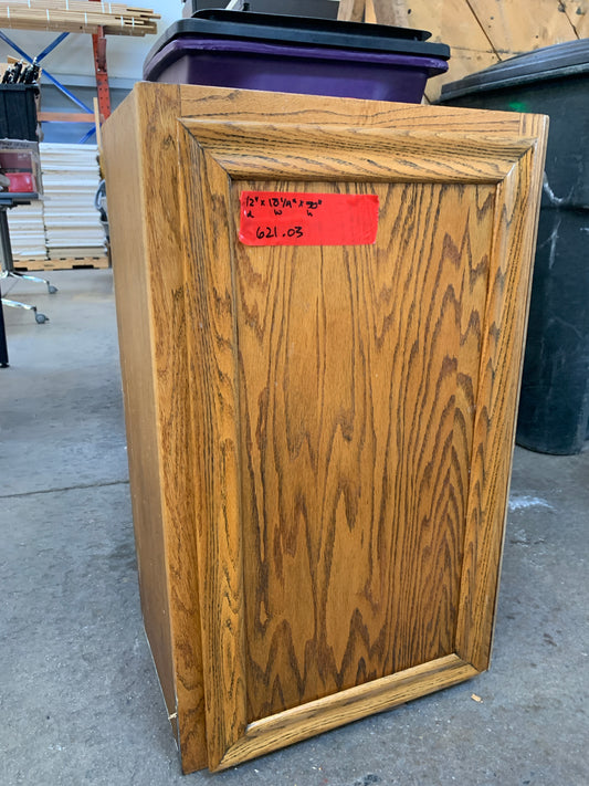 12" Oak Upper Cabinet – Single Door with Shelving [621.02]