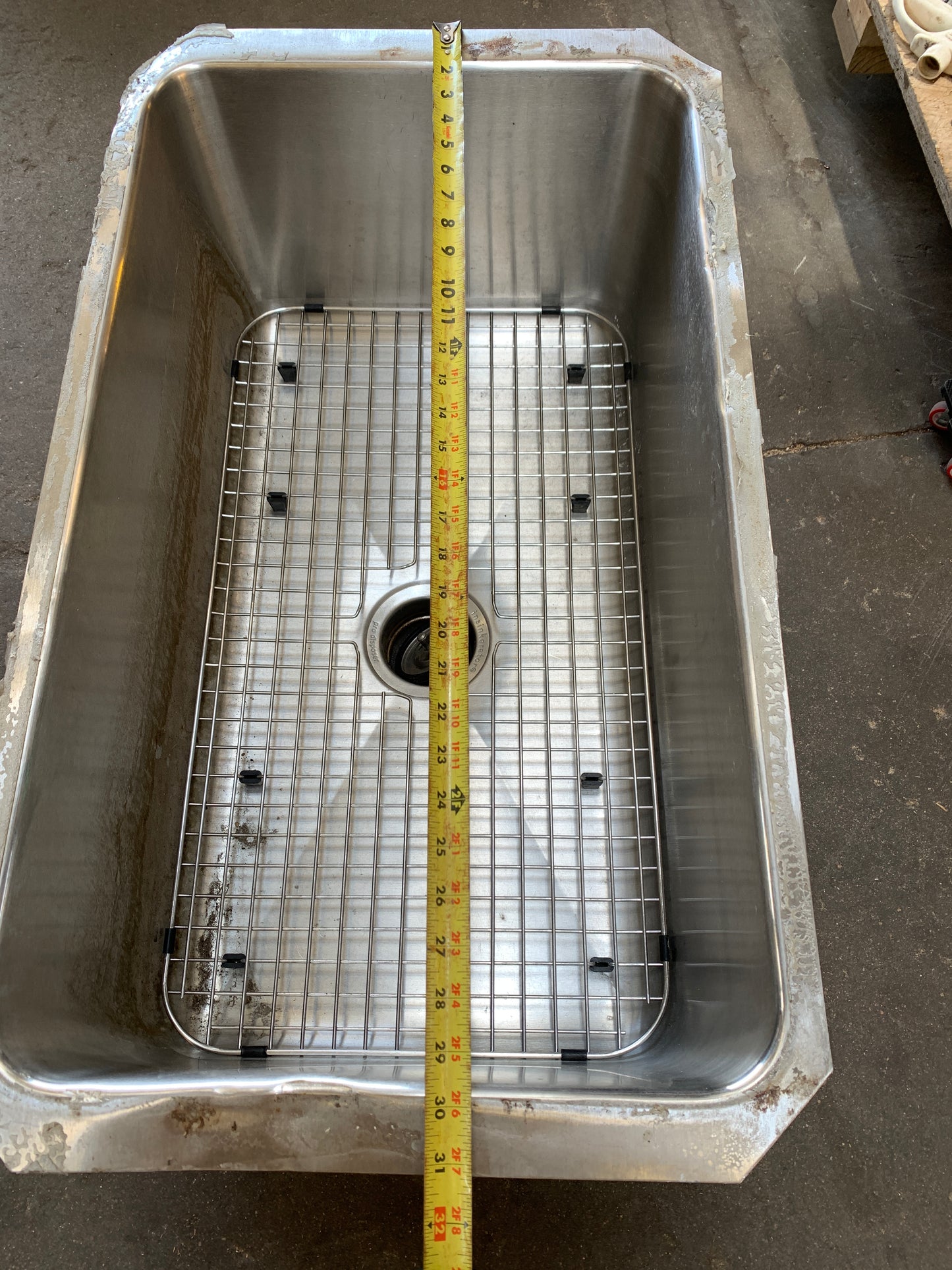 30 ½" Stainless Steel Undermount Kitchen Sink – Single Basin with Grid Insert 707.09