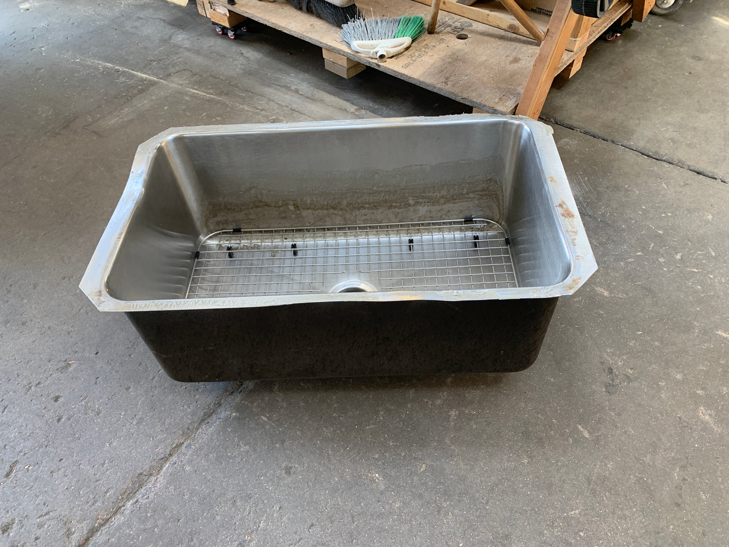 30 ½" Stainless Steel Undermount Kitchen Sink – Single Basin with Grid Insert 707.09