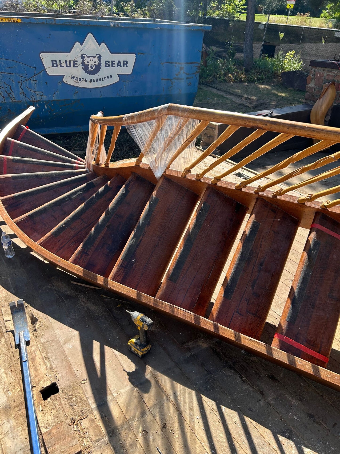 Curved Oak Staircase With Handrails And Spindles [#113.99]
