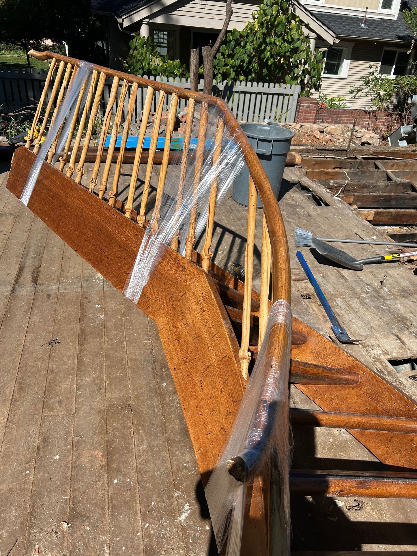 Curved Oak Staircase With Handrails And Spindles [#113.99]