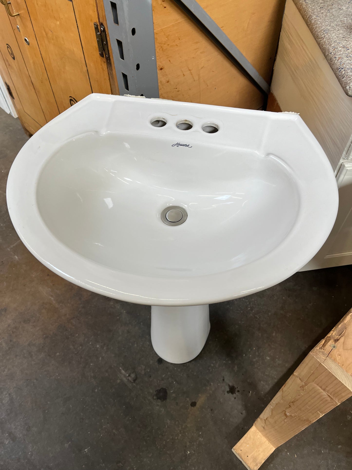 Pedestal Sink (22" x 17" x 33") [919.02]