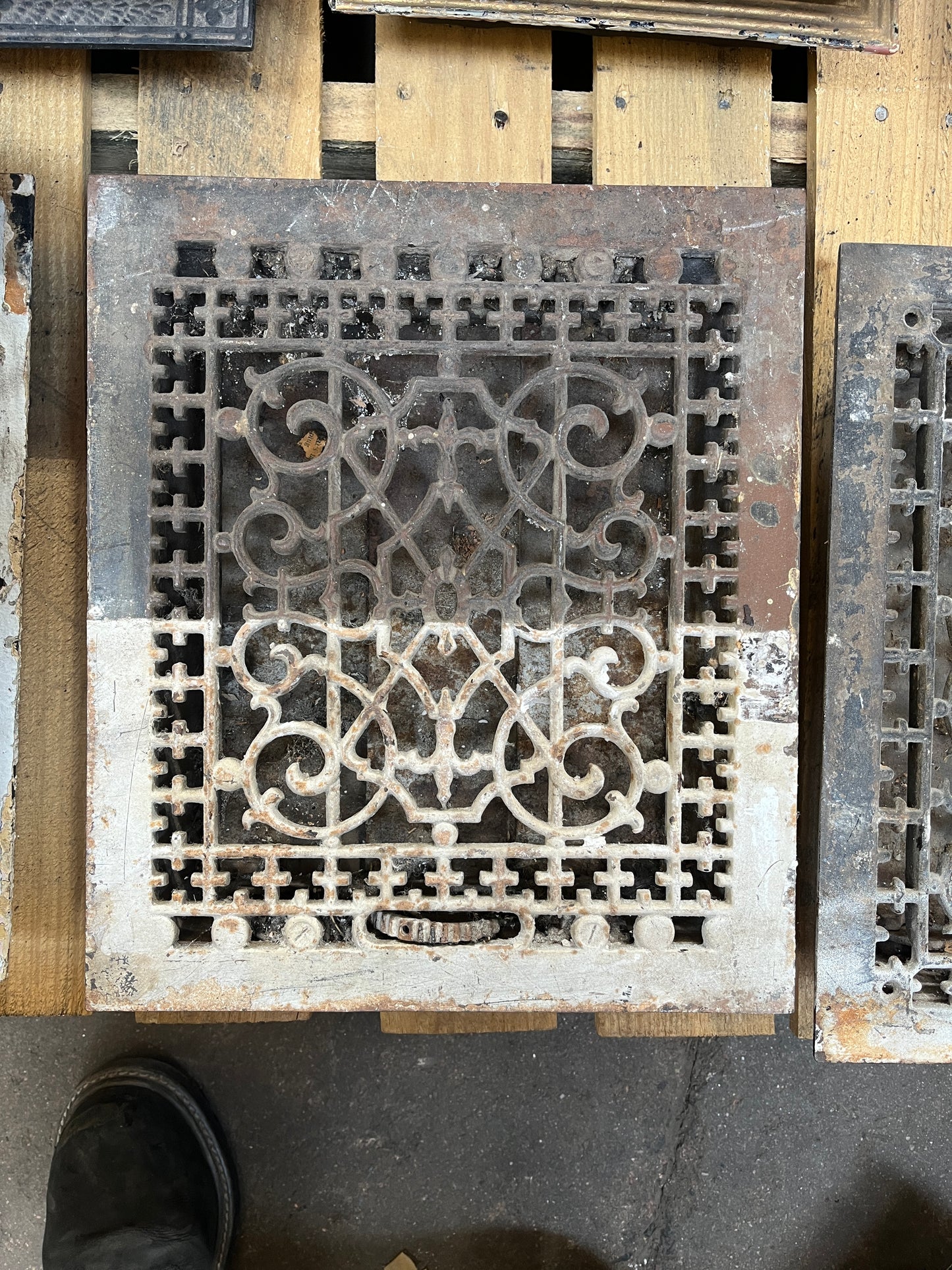 Antique Cast Iron Floor Register – Ornate Scroll Pattern [#B427.05]