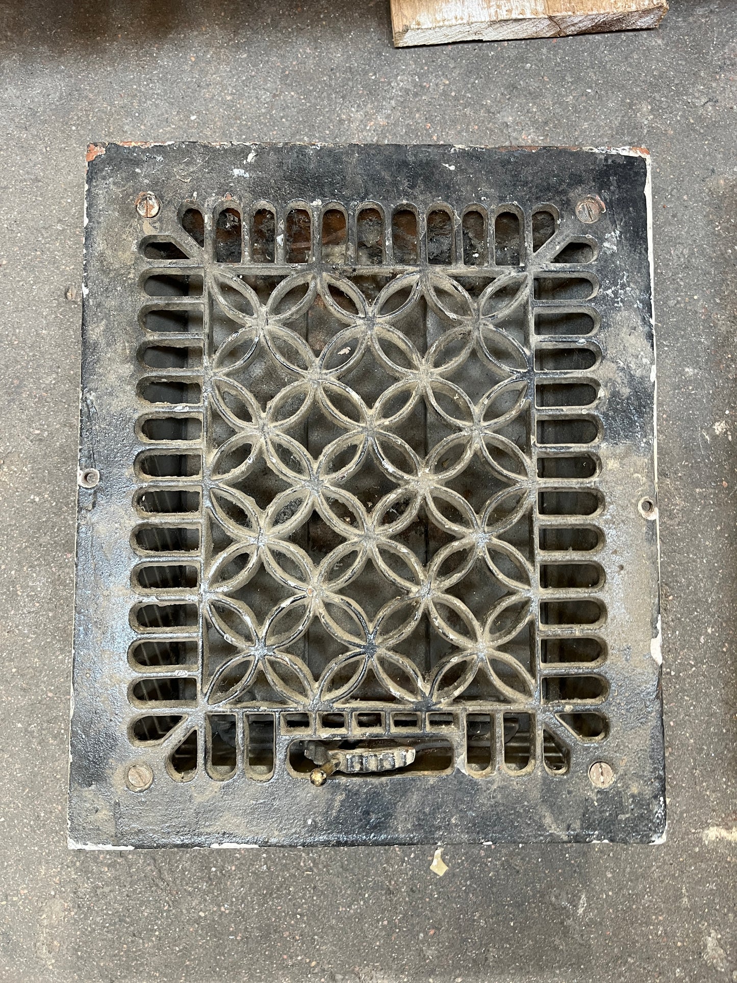 Cast Iron Floor Registers (2) – Floral Ring [#B427.11]