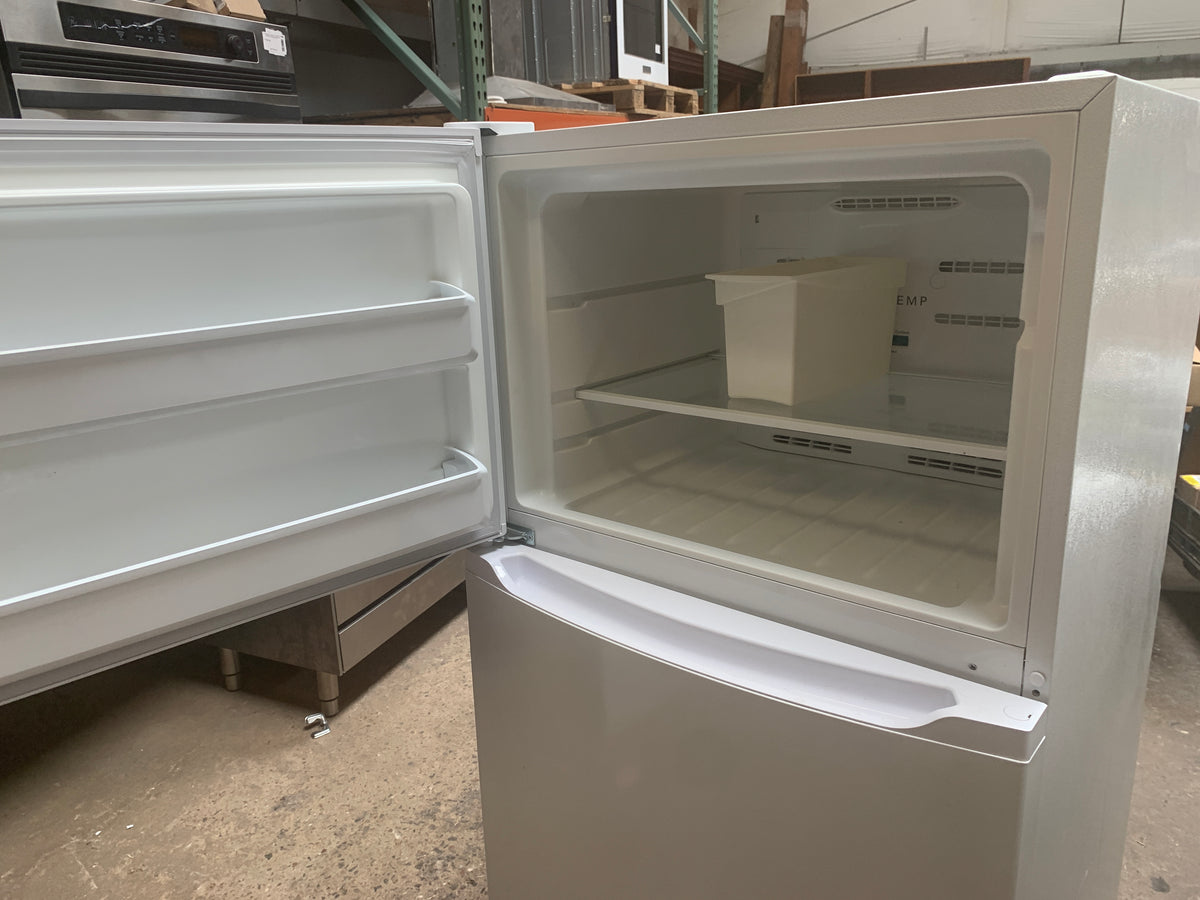 28in Frigidaire Top Freezer Refrigerator, White  #D917.06