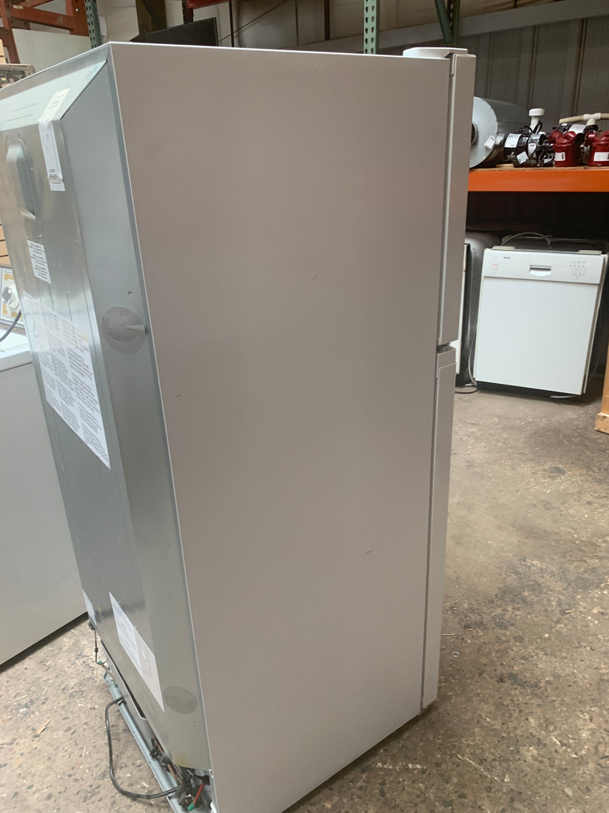 28in Frigidaire Top Freezer Refrigerator, White  #D917.06