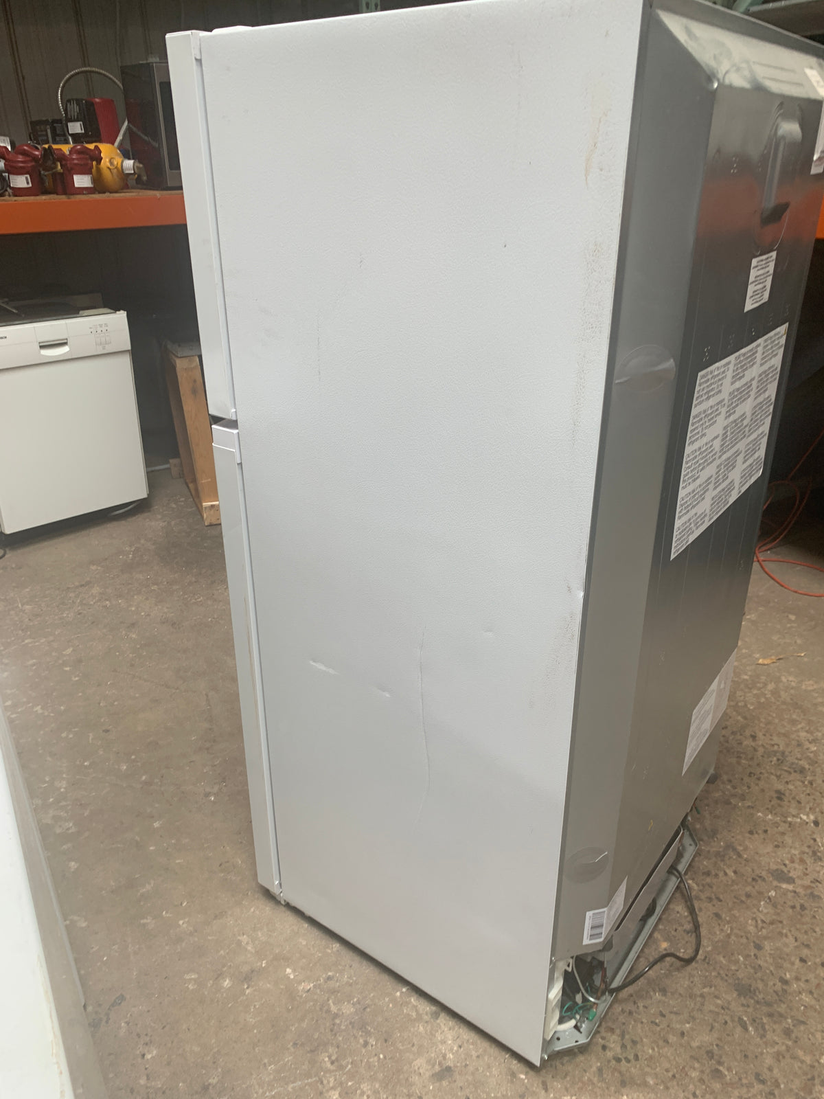 28in Frigidaire Top Freezer Refrigerator, White  #D917.06
