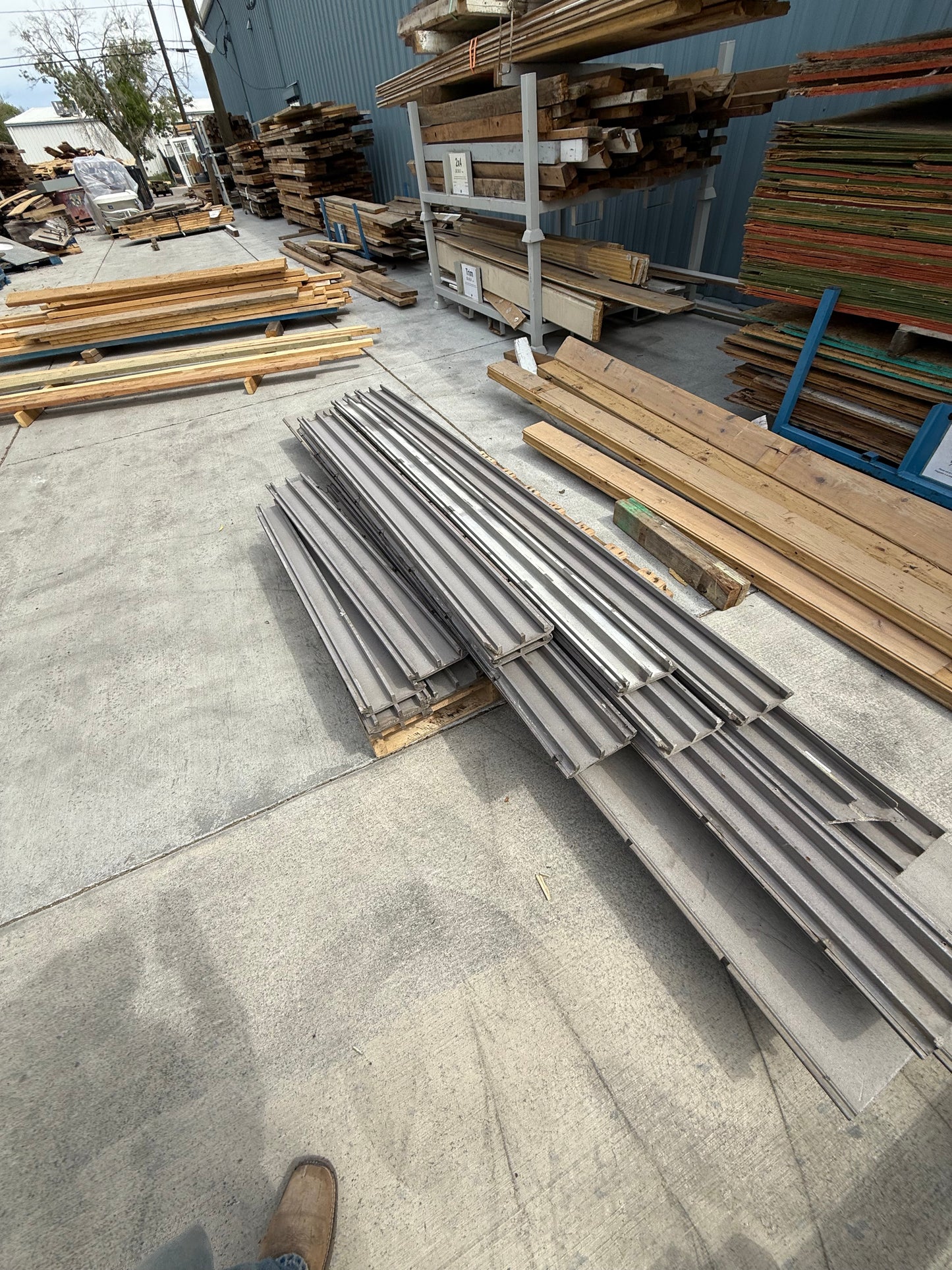 Composite Decking Boards, Hollow-Core Profile (300sqft) [#E414.09]