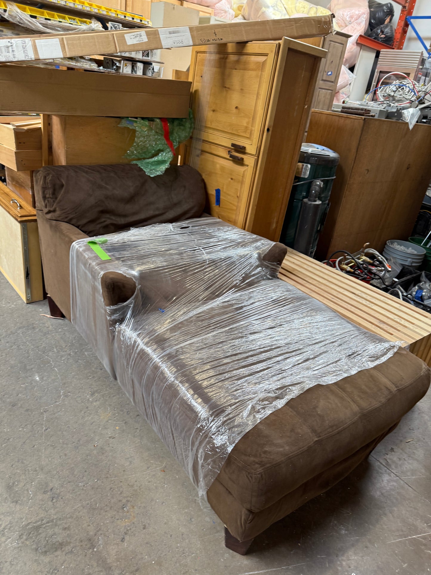 Brown Chaise Lounge / Daybed 3’ x 6’ [#E414.19]