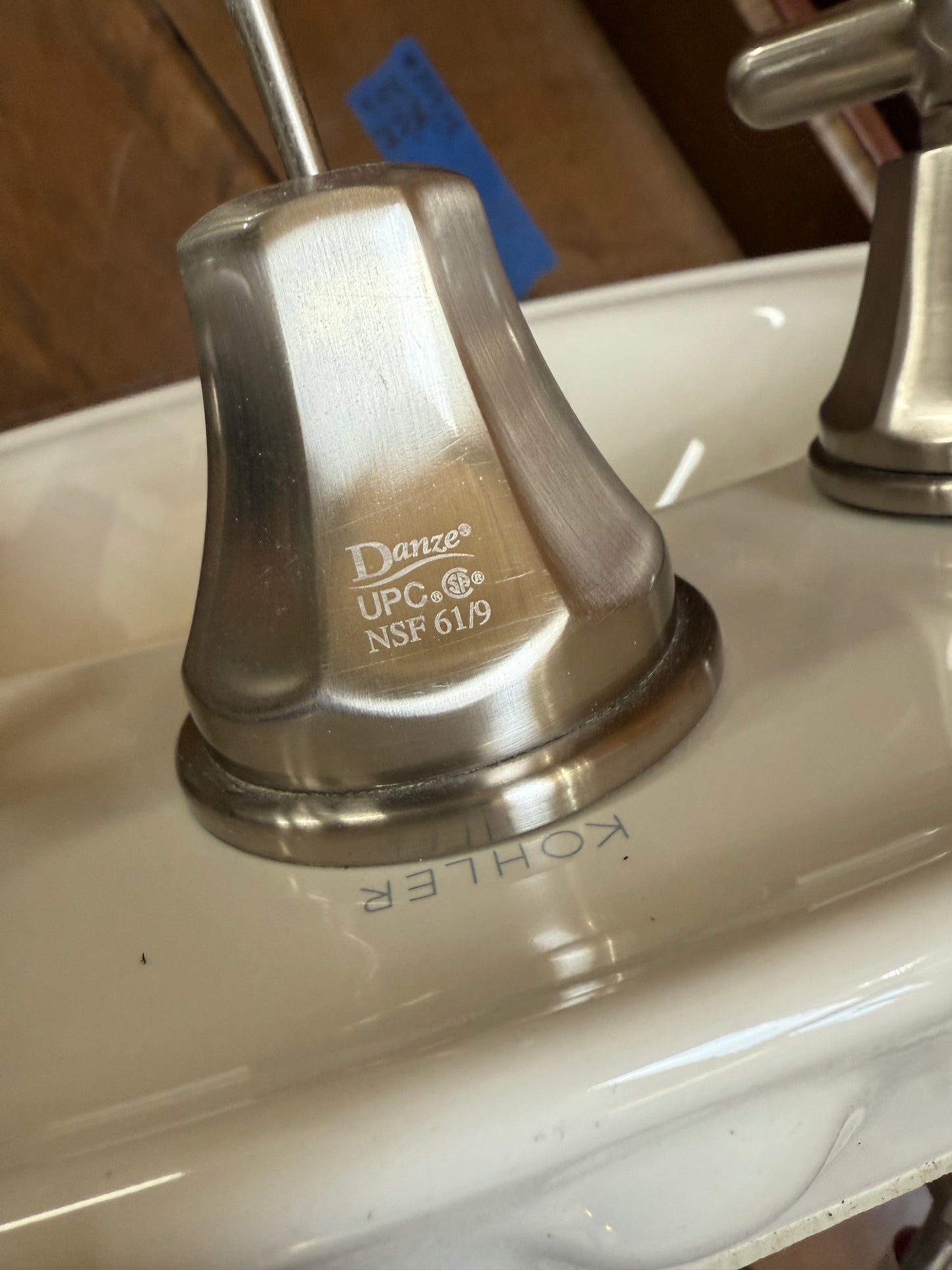 Kohler Wall-Mount Sink w/ Danze Faucet Set [#E416.09]