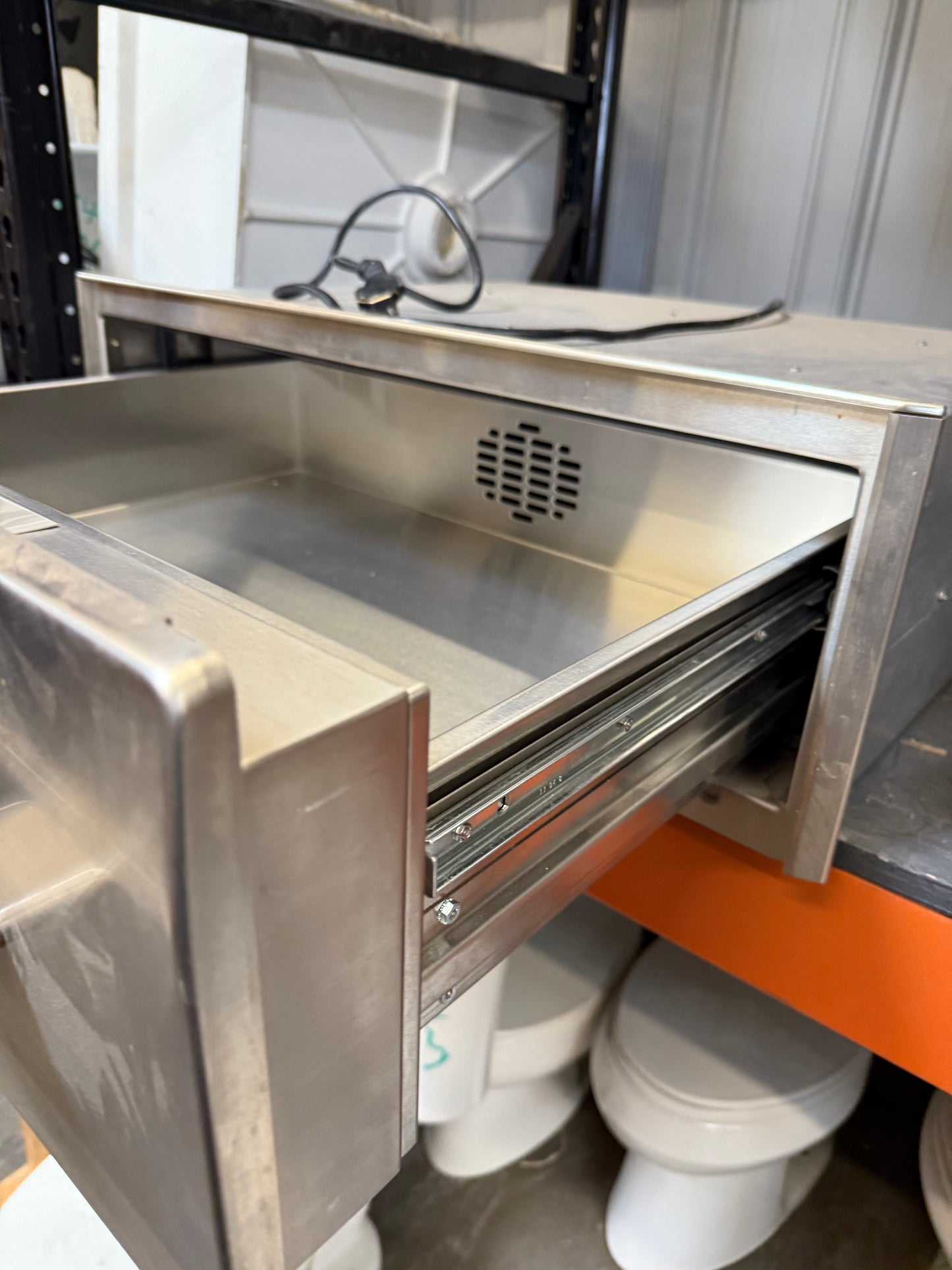 Wolf 30" Built-In Warming Drawer – Stainless Steel [#E505.03]