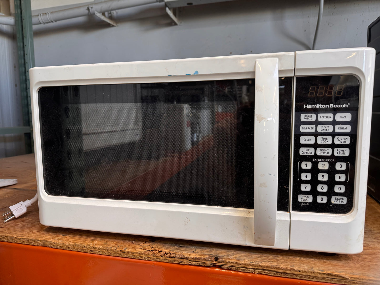 Reclaimed Hamilton Beach Countertop Microwave, White