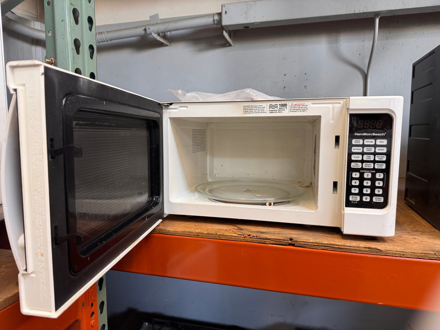 Reclaimed Hamilton Beach Countertop Microwave, White