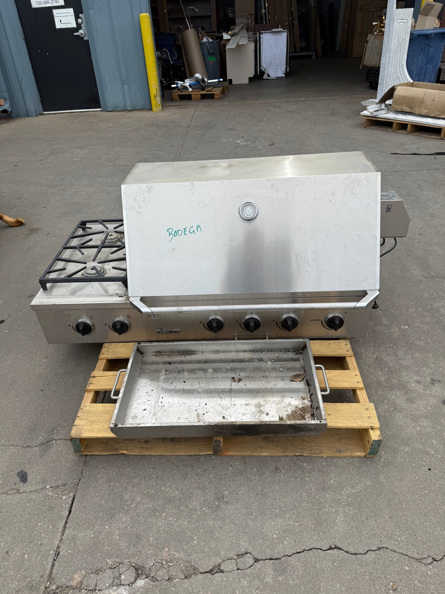 Dacor Outdoor Grill w/ Side Burner [#E528.01]