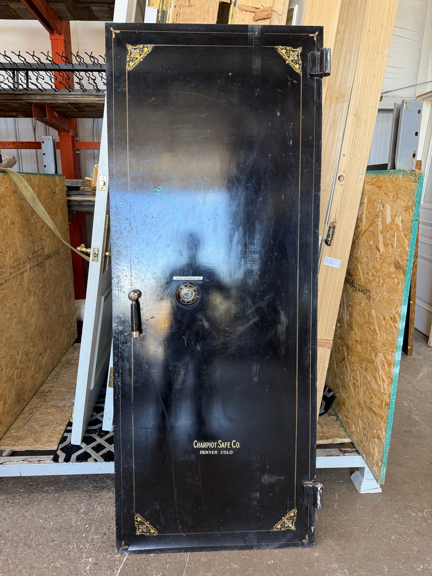 Antique Chariot Safe Co. Vault Door [#528.03]