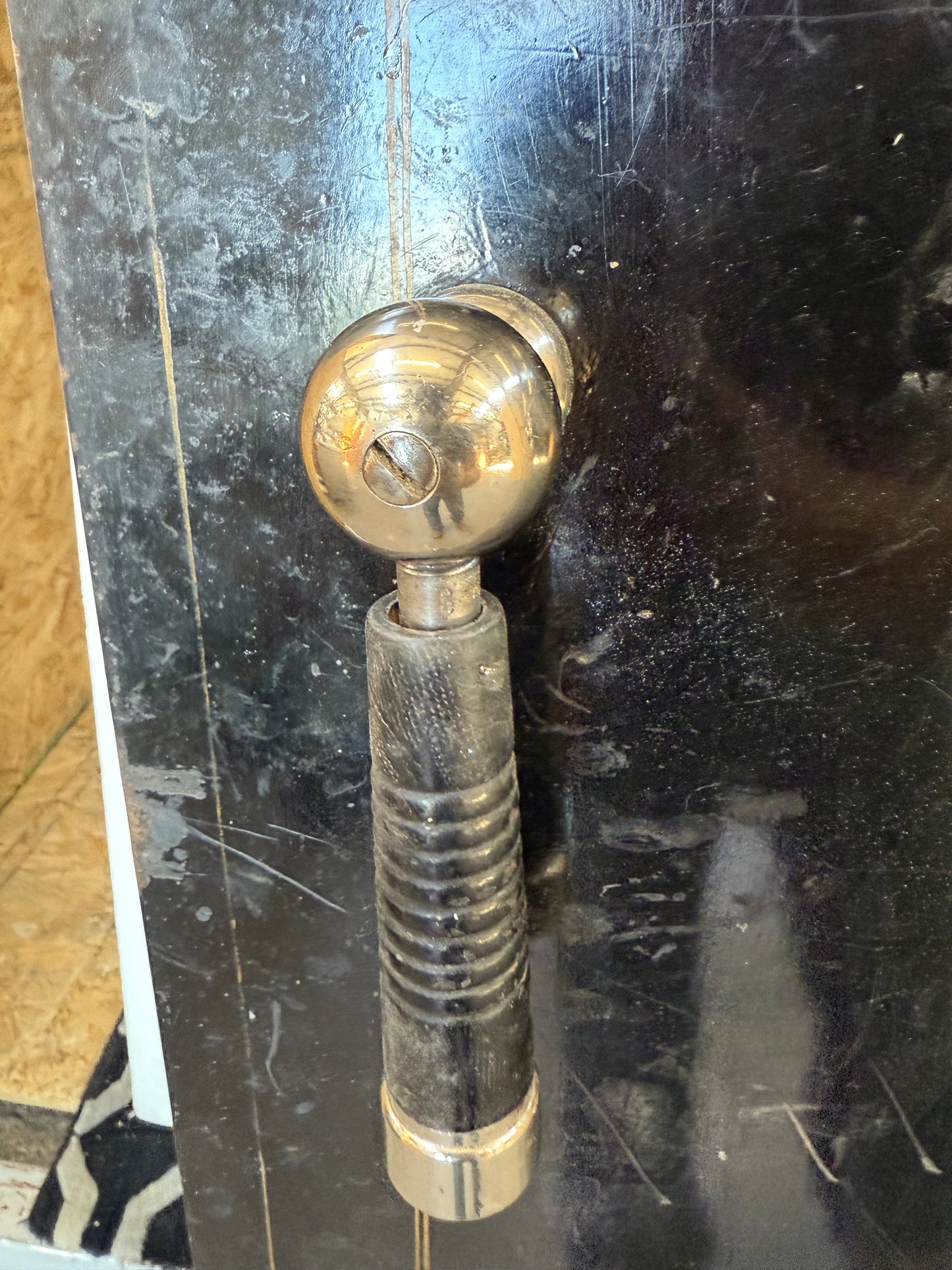 Antique Chariot Safe Co. Vault Door [#528.03]