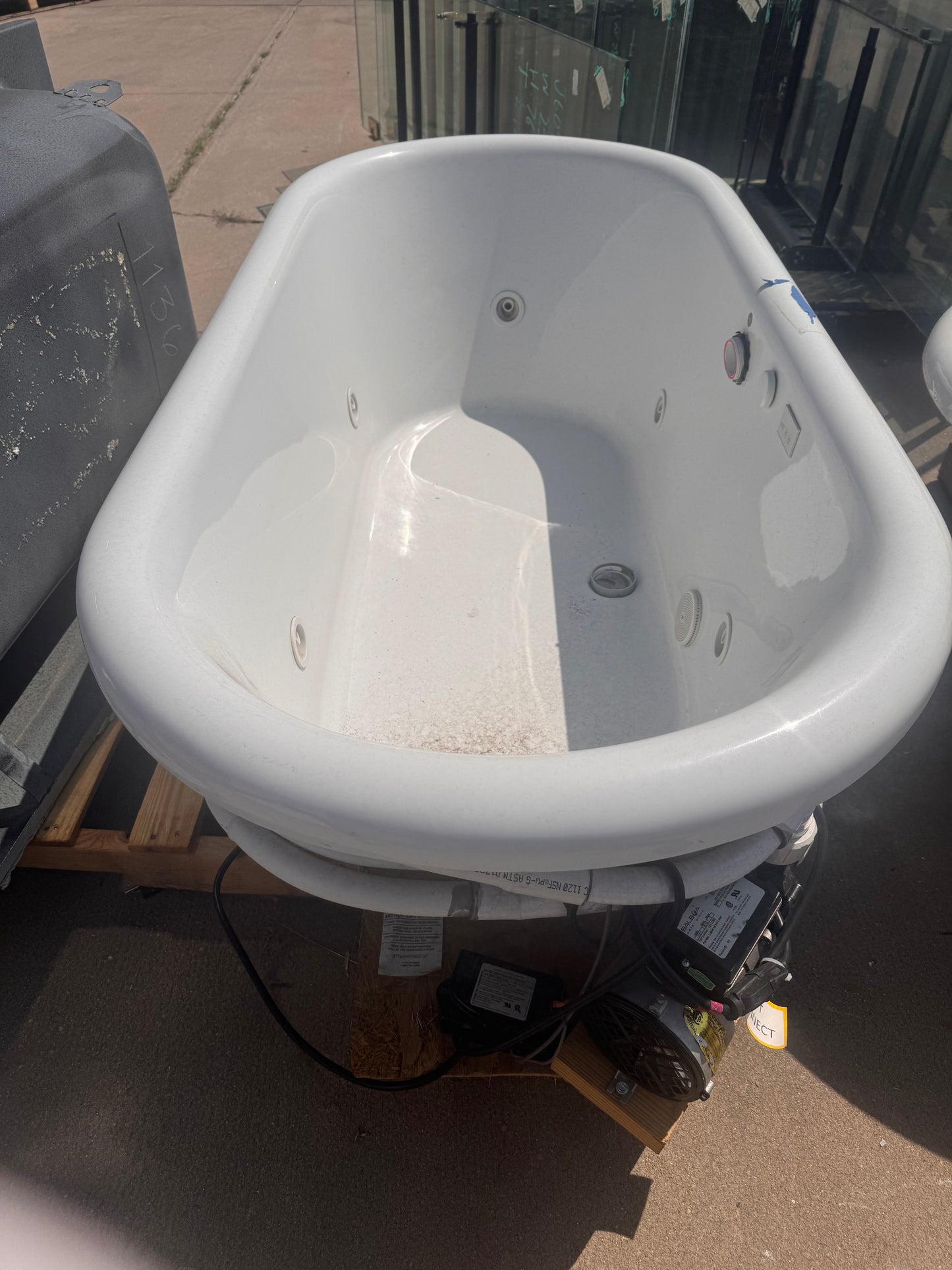 Balboa Jetted Soaking Tub, 6 Foot White