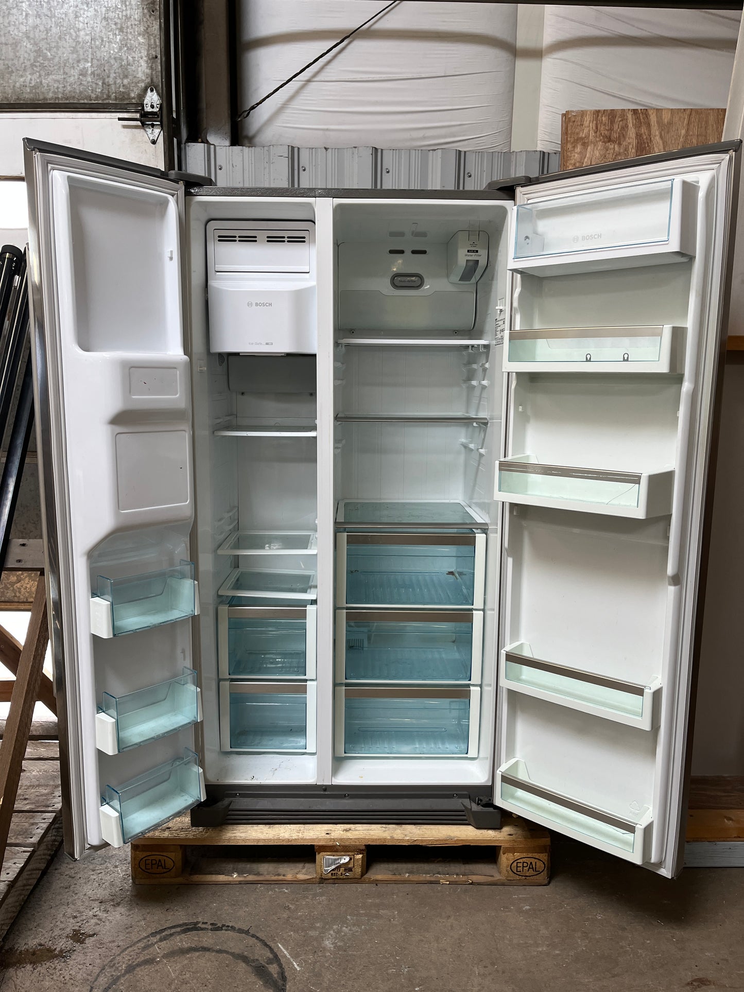 Bosch Side-by-Side Refrigerator/Freezer – Stainless Steel [813.01]