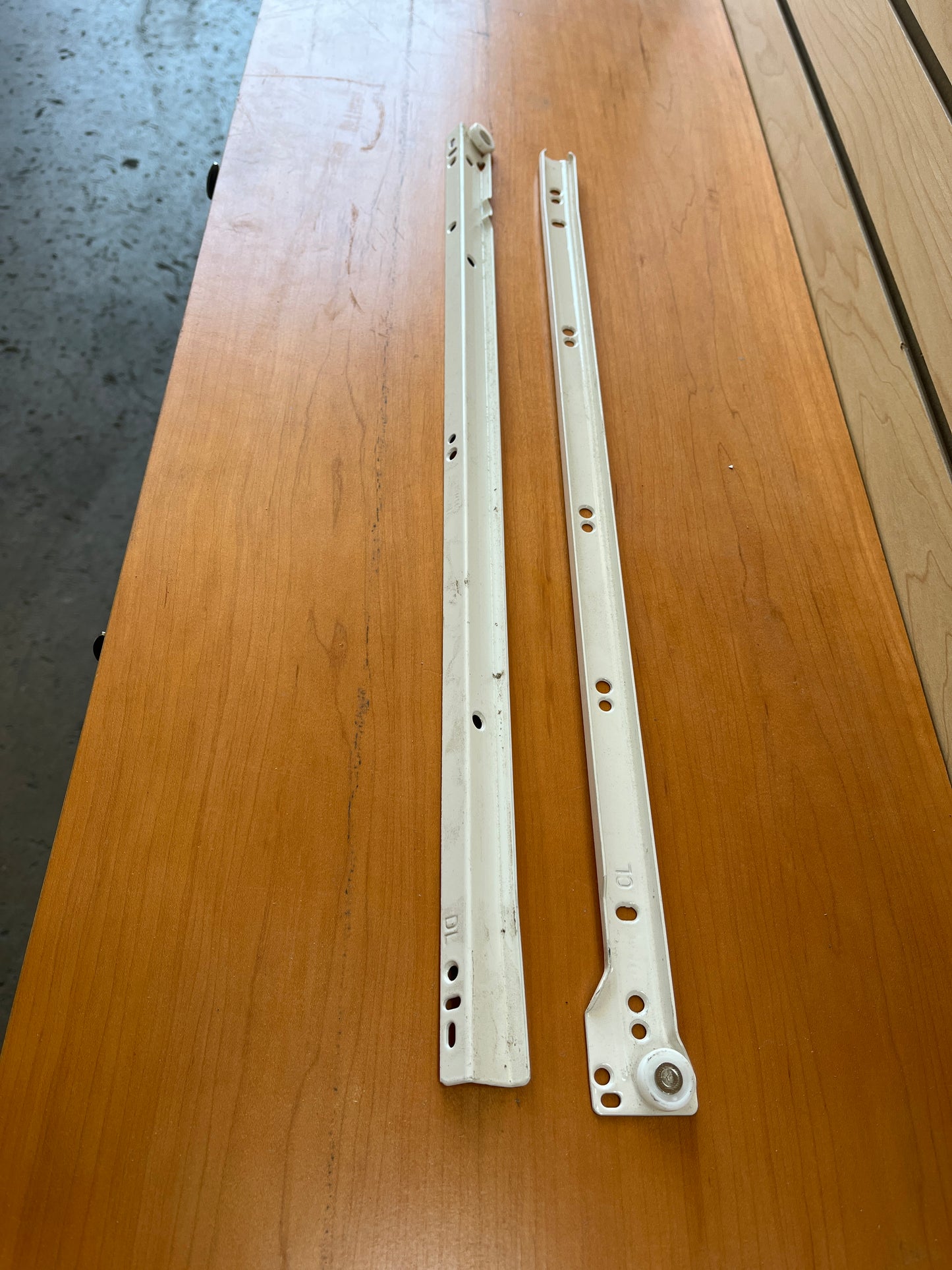 22-Inch Epoxy Drawer Slides [1015.03]