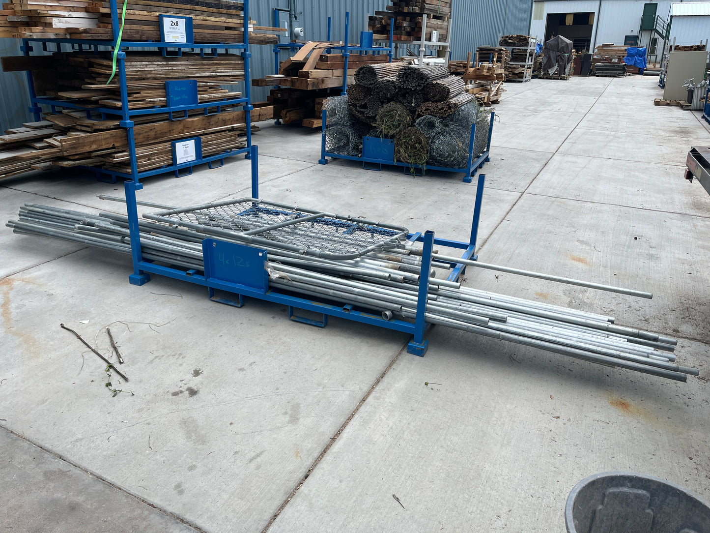 5 ft Tall Chain Link Fence Mesh & Metal Pipe Frame – Approx. 150 linear feet ($4.50/LF) [1002.60]
