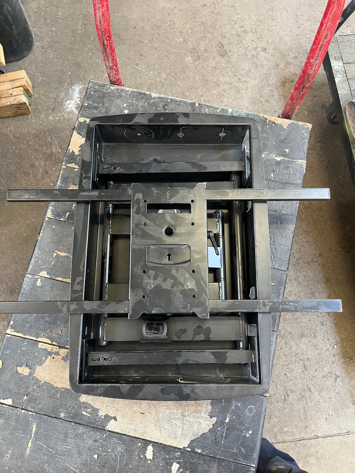Heavy-Duty Articulating TV Wall Mount – 30" Extension, 16x24" Plate [721.10]