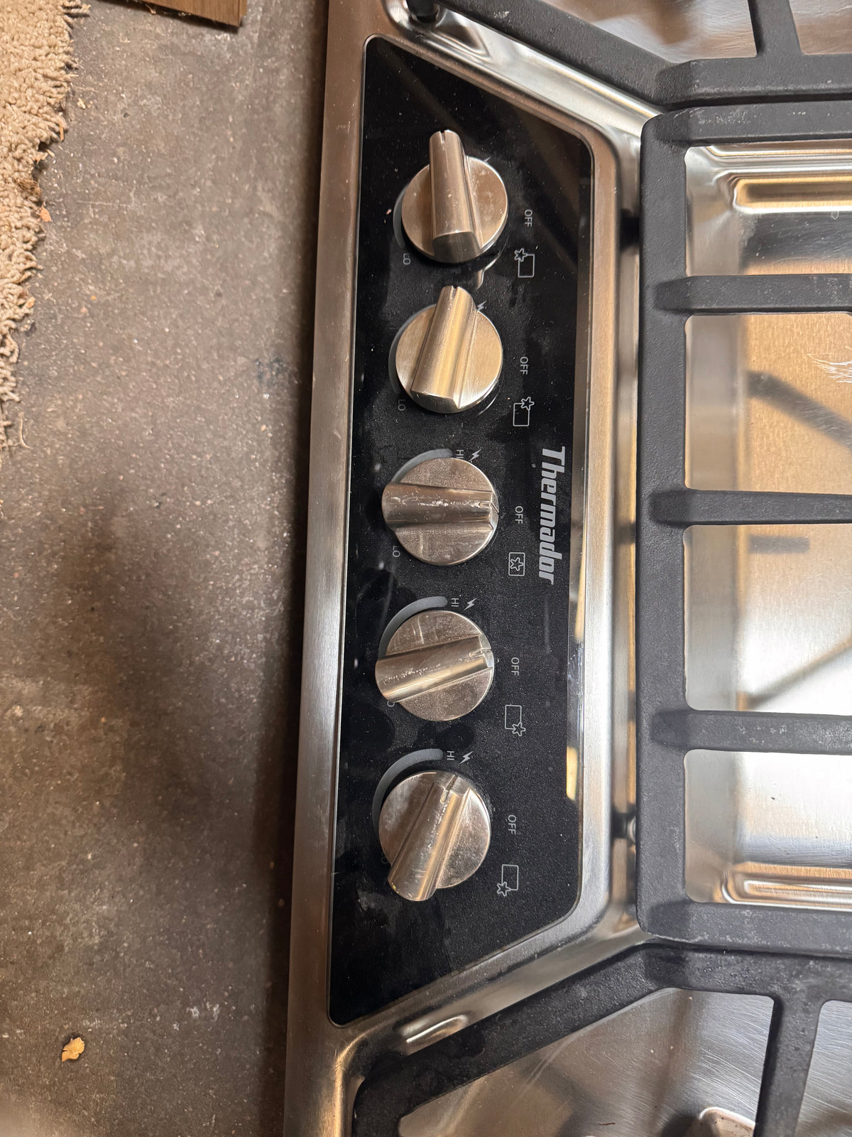 36in Reclaimed Thermador Masterpiece Gas Cooktop and Downdraft Set