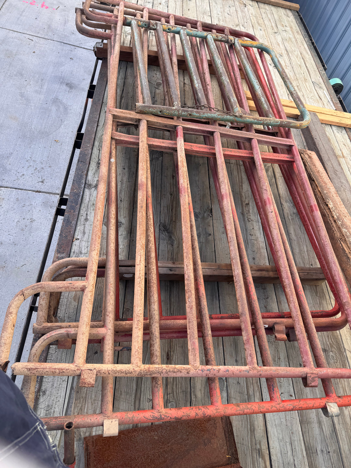 9ft 8in Reclaimed Steel Fence Panels, Set of 5 With Gate
