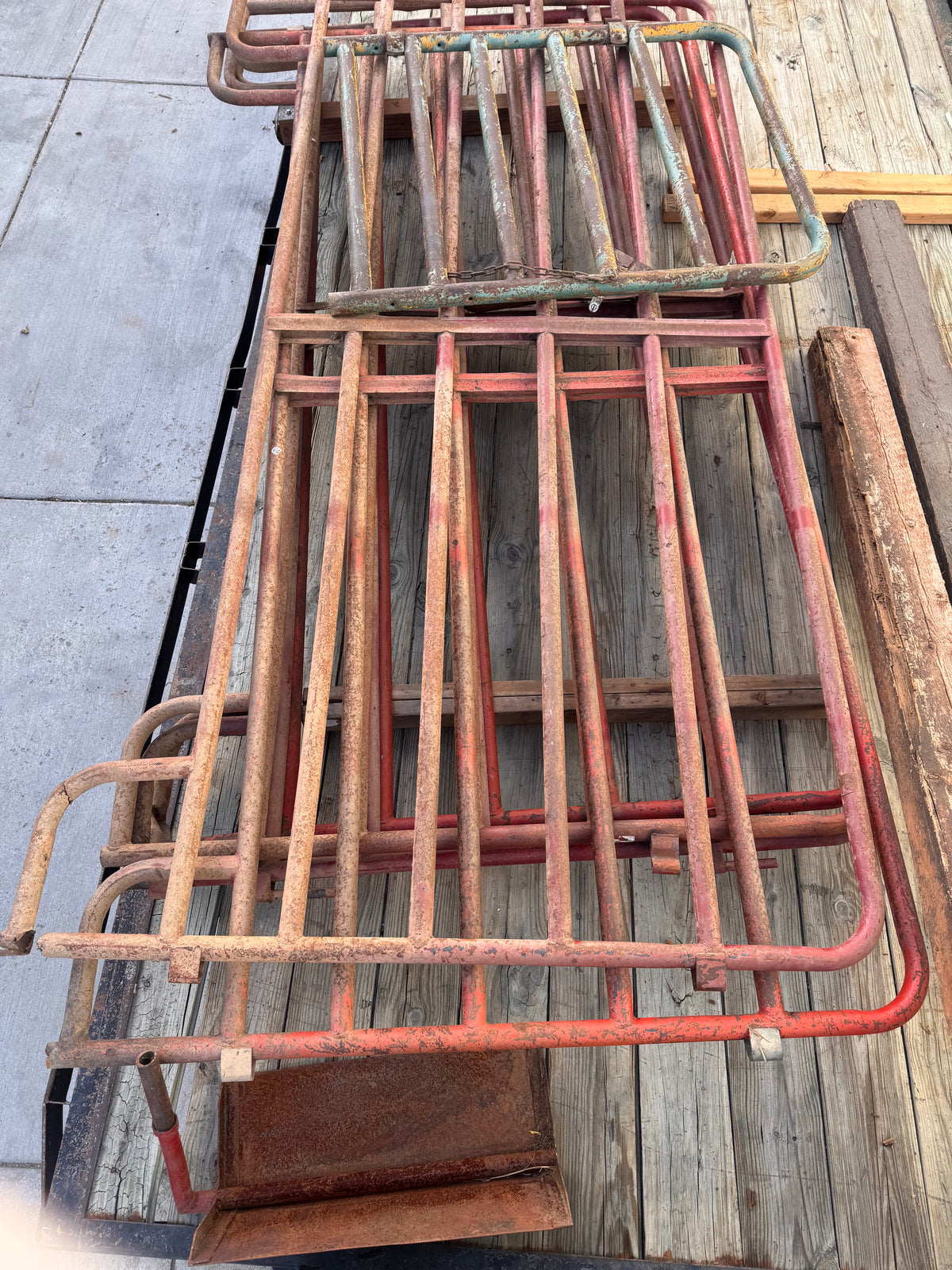 9ft 8in Reclaimed Steel Fence Panels, Set of 5 With Gate