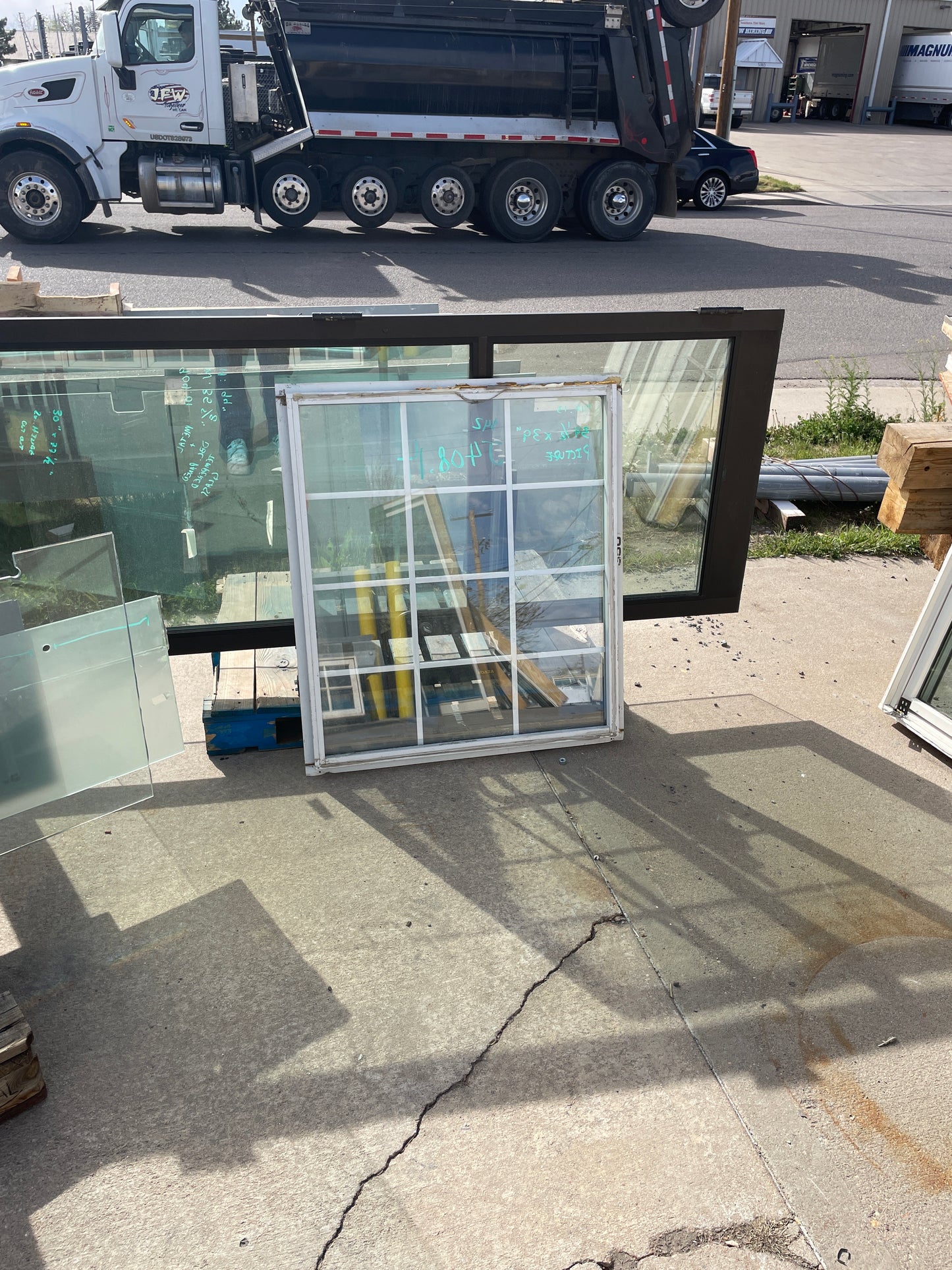 39x34.5 Vinyl Fixed Grid Window [#J408.14]