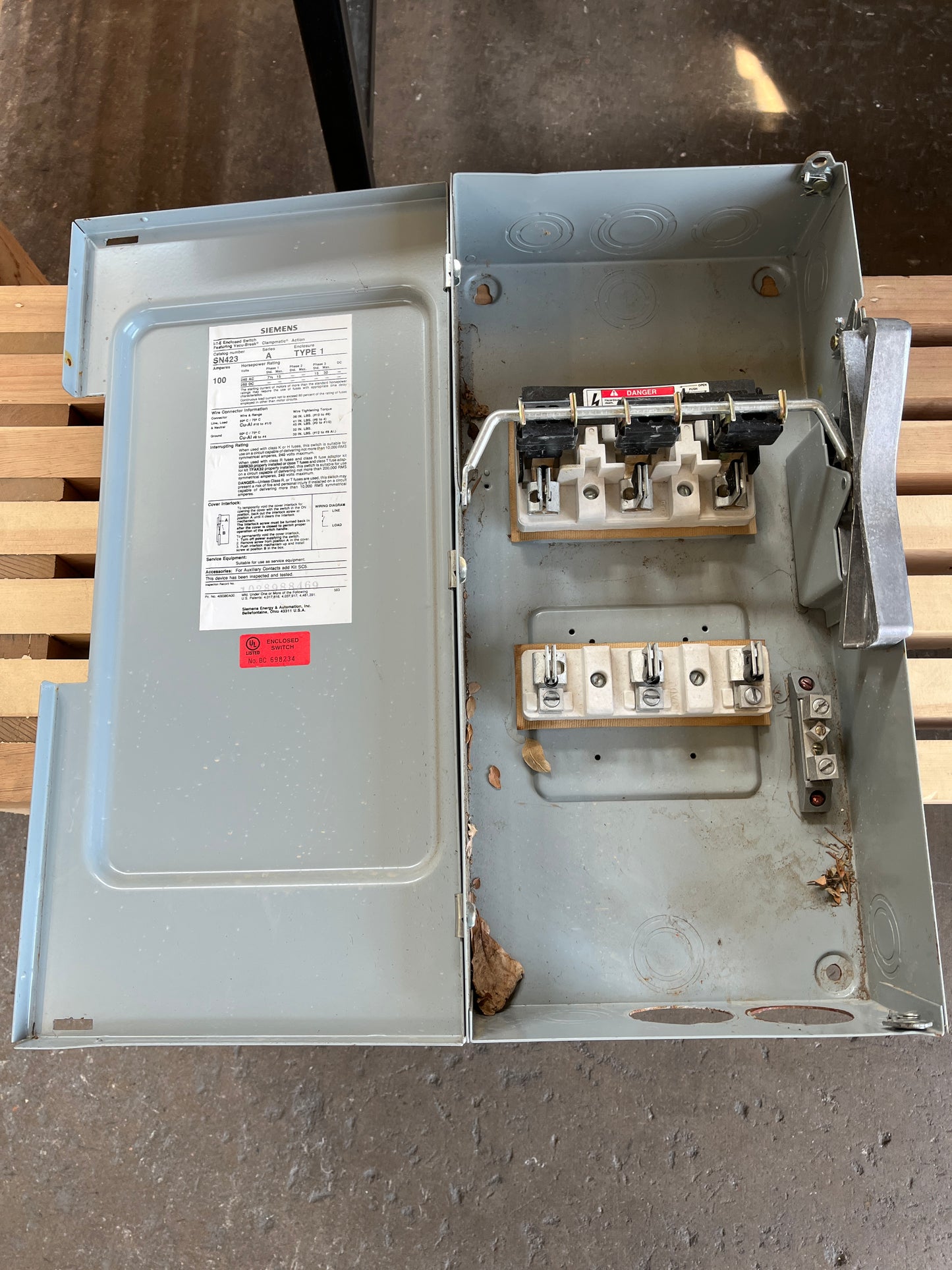 Siemens 100A Enclosure Box – Type 1, SN423 (Box Only) [904.03]