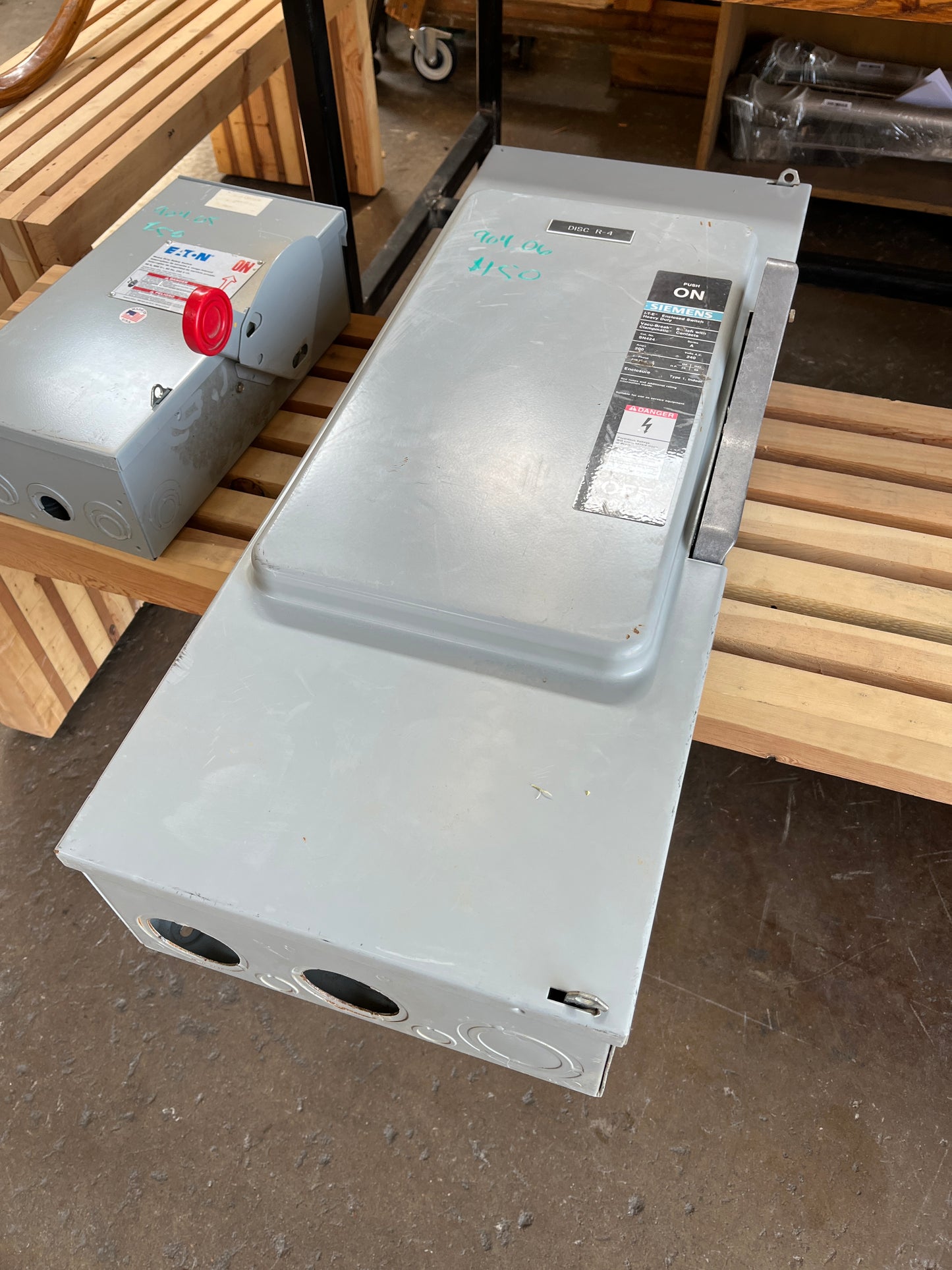 Siemens 200A Enclosure Box – Type 1, SN-424 [904.06]