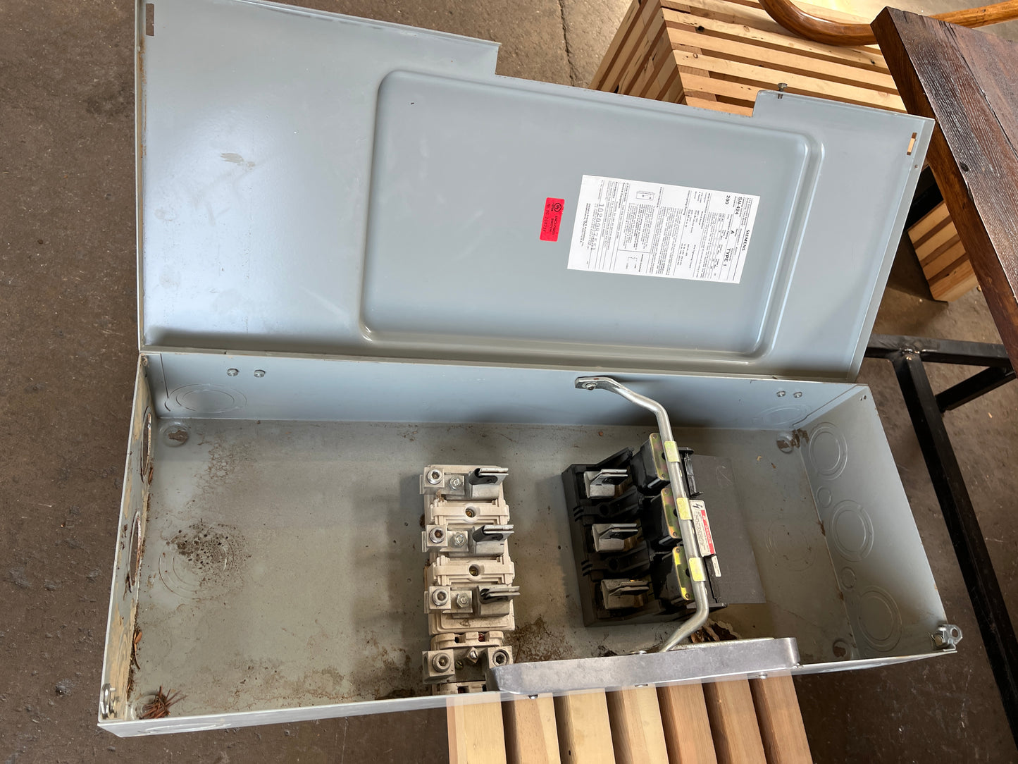 Siemens 200A Enclosure Box – Type 1, SN-424 [904.06]