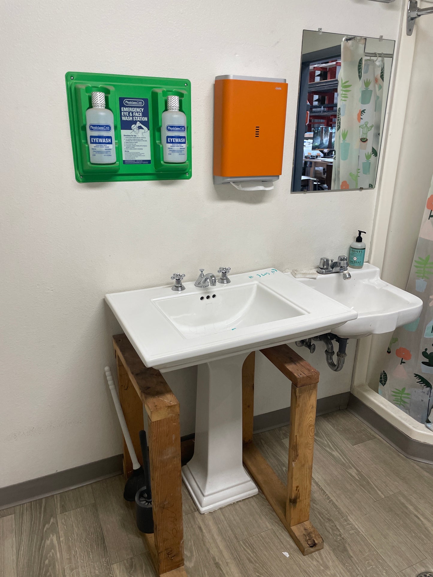 Kohler Pedestal Bathroom Sink w/ Faucet [#J603.08]