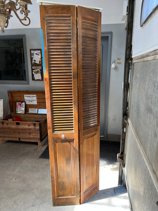 Wood Louvered Bifold Door with Track [911.06]