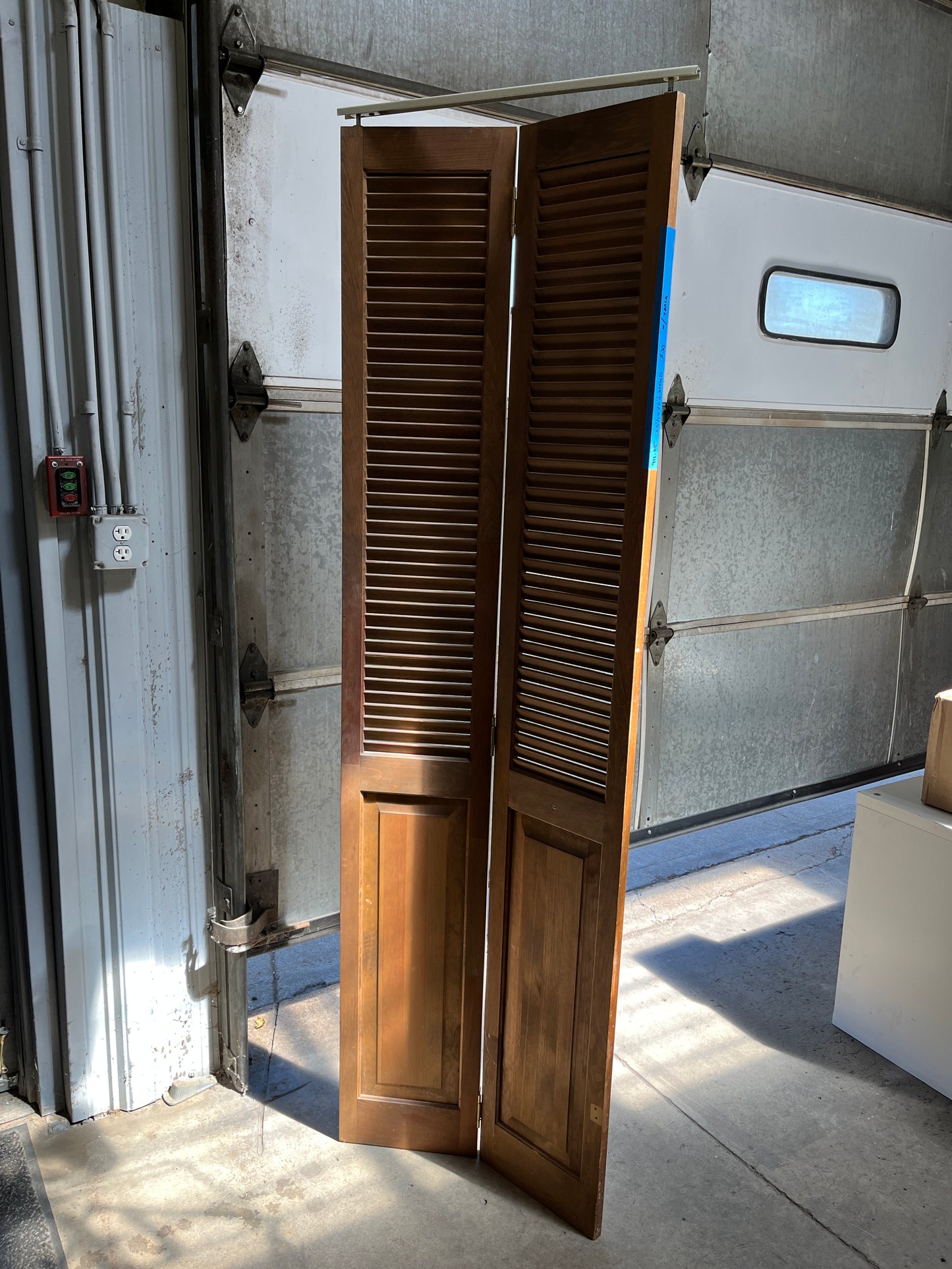 Wood Louvered Bifold Door with Track [911.06]
