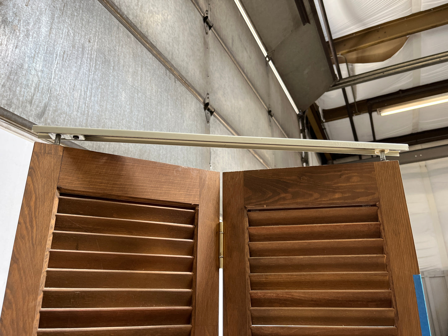 Wood Louvered Bifold Door with Track [911.06]