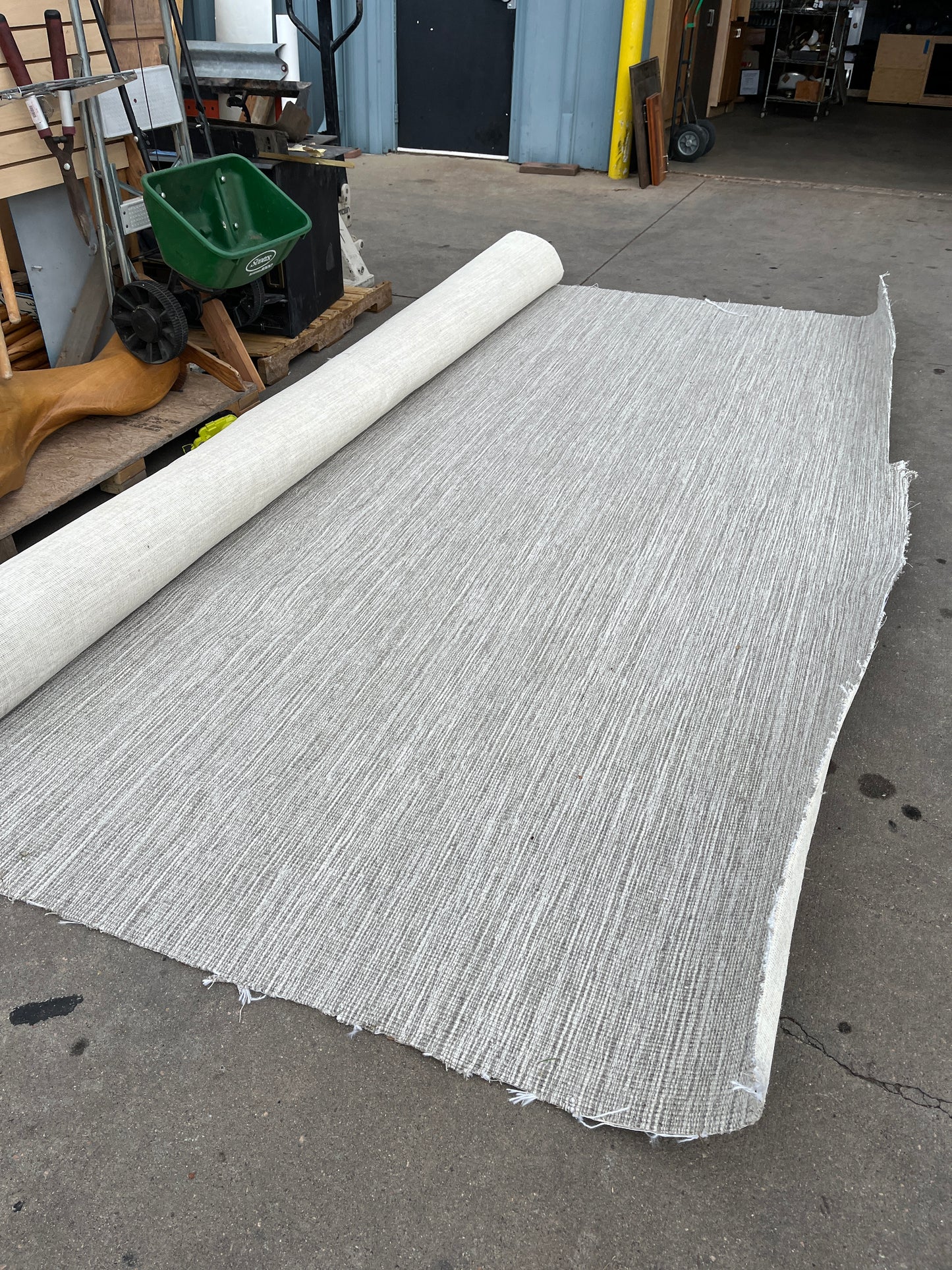 Gray Textured Area Rug / Carpet Remnant [913.42]