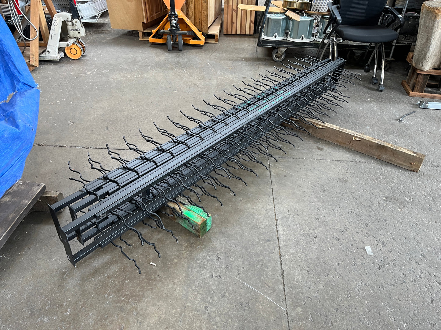 VintageView Metal Wine Rack – 84-Bottle Wall Mount Display ID #1006.01 (1–3)