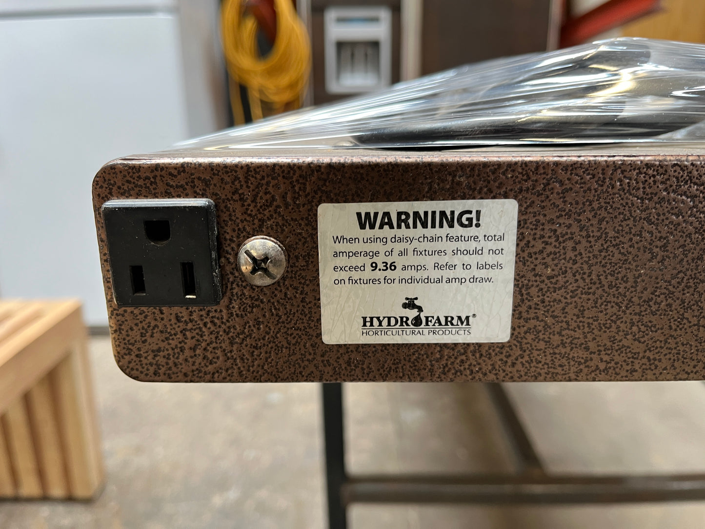 Hydrofarm T5 High Output 4ft / 6-Tube Fluorescent Grow Light Fixture ID# 1006.03