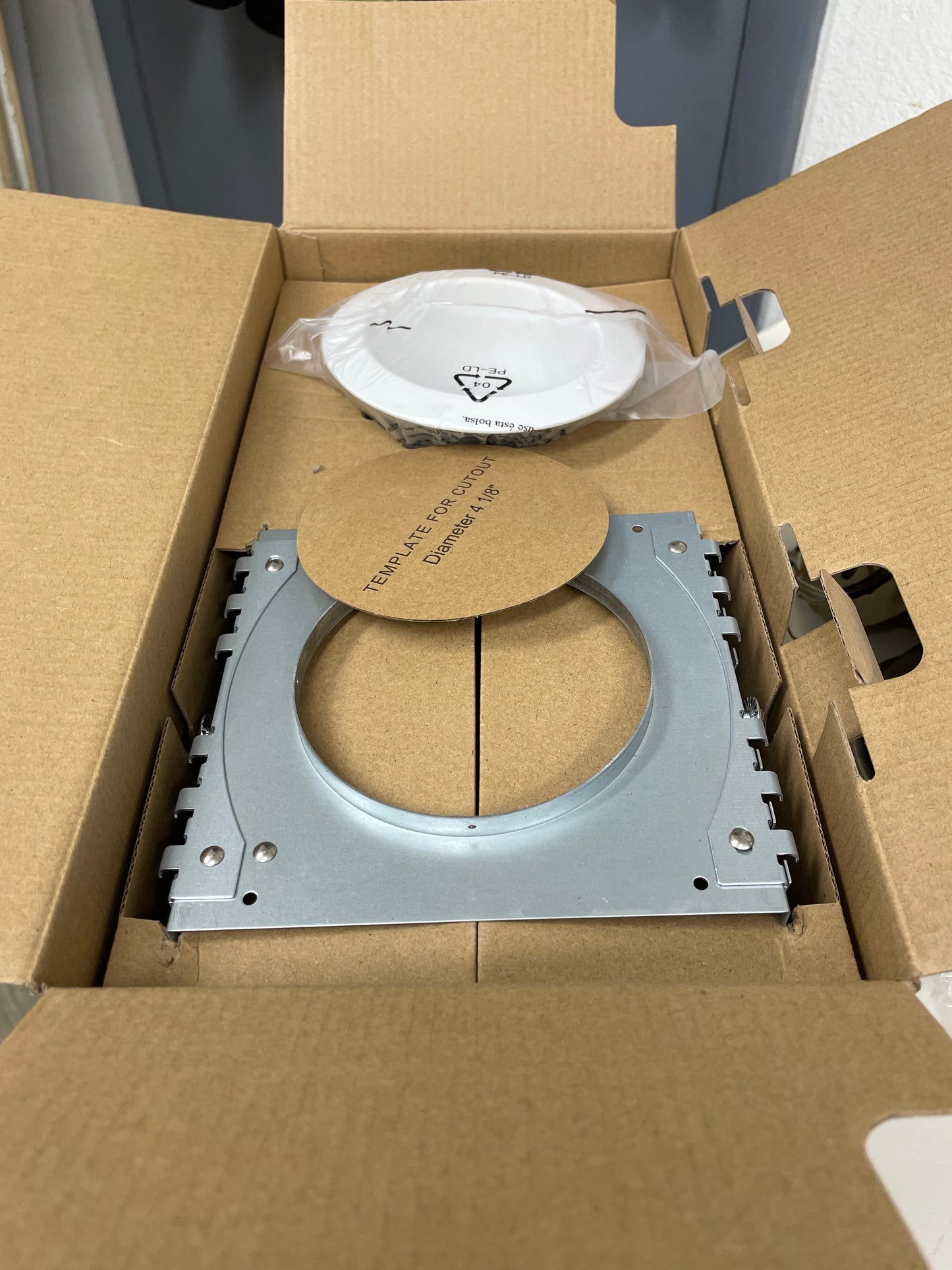 Reclaimed WAC Lighting 4in Pop-In LED Recessed Trim, Dimmable